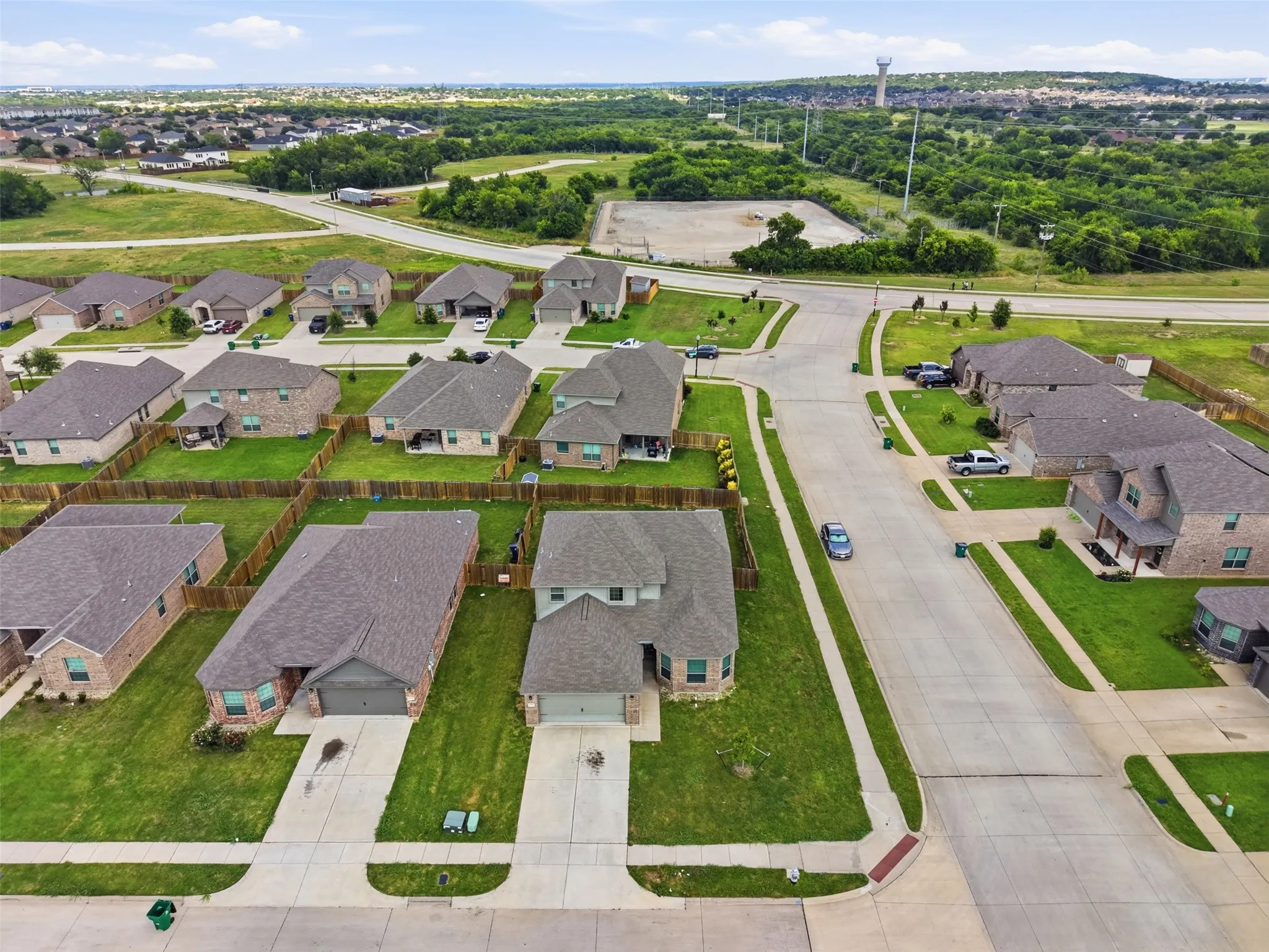 Single Family Residence For Sale in Tarrant County , 1000 Tumbleweed Trail, Crowley, Texas 76036, 4 Bedroom, 3 Bathroom, 2 Garage spaces, 2,231 Sqft, built in 2021, mls#21291038, Real Estate Agent in Crowley, Homes For Sale in Tarrant county, Homes For Sale in Crowley, Realtor in Crowley Texas, Real Estate Brokerage Independent Realty Texas, Luminita Cordes Realtor