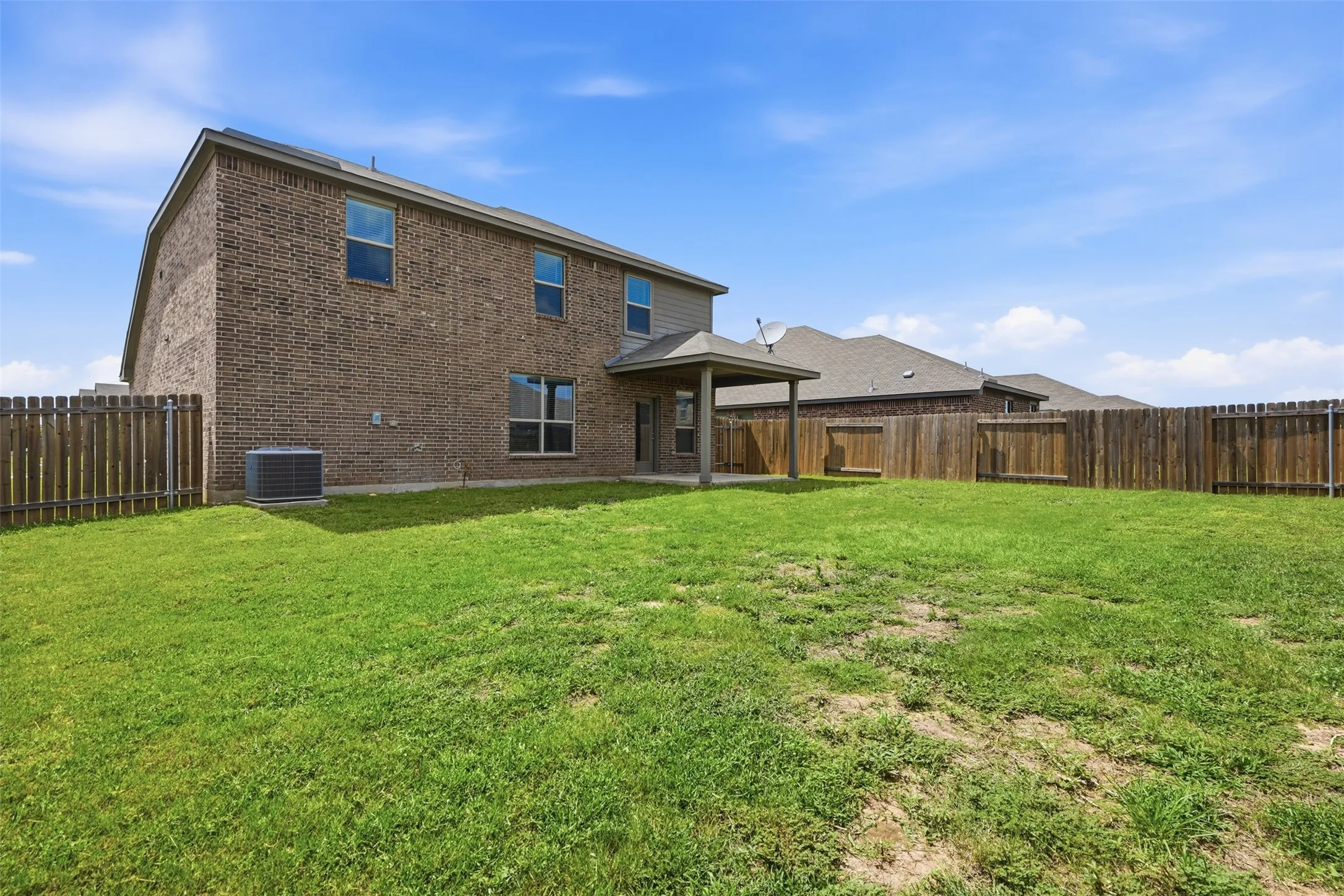 Single Family Residence For Sale in Tarrant County , 1000 Tumbleweed Trail, Crowley, Texas 76036, 4 Bedroom, 3 Bathroom, 2 Garage spaces, 2,231 Sqft, built in 2021, mls#21291038, Real Estate Agent in Crowley, Homes For Sale in Tarrant county, Homes For Sale in Crowley, Realtor in Crowley Texas, Real Estate Brokerage Independent Realty Texas, Luminita Cordes Realtor