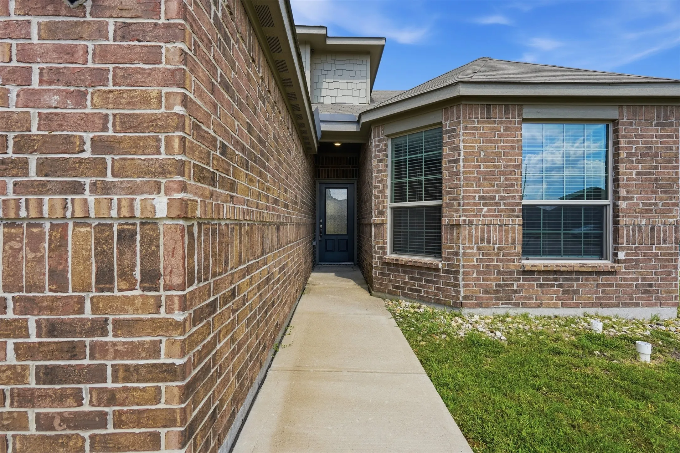 Single Family Residence For Sale in Tarrant County , 1000 Tumbleweed Trail, Crowley, Texas 76036, 4 Bedroom, 3 Bathroom, 2 Garage spaces, 2,231 Sqft, built in 2021, mls#21291038, Real Estate Agent in Crowley, Homes For Sale in Tarrant county, Homes For Sale in Crowley, Realtor in Crowley Texas, Real Estate Brokerage Independent Realty Texas, Luminita Cordes Realtor