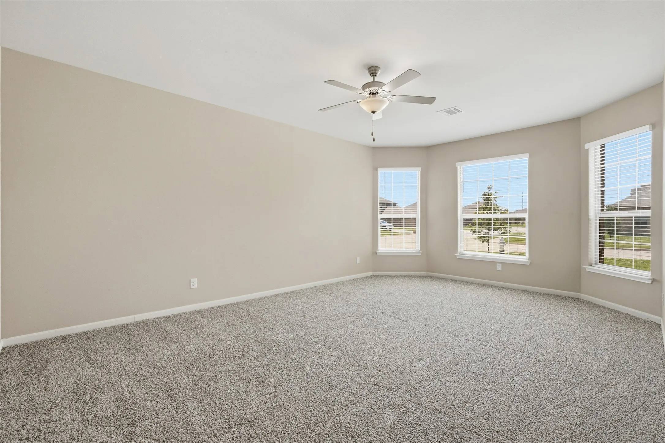 Single Family Residence For Sale in Tarrant County , 1000 Tumbleweed Trail, Crowley, Texas 76036, 4 Bedroom, 3 Bathroom, 2 Garage spaces, 2,231 Sqft, built in 2021, mls#21291038, Real Estate Agent in Crowley, Homes For Sale in Tarrant county, Homes For Sale in Crowley, Realtor in Crowley Texas, Real Estate Brokerage Independent Realty Texas, Luminita Cordes Realtor