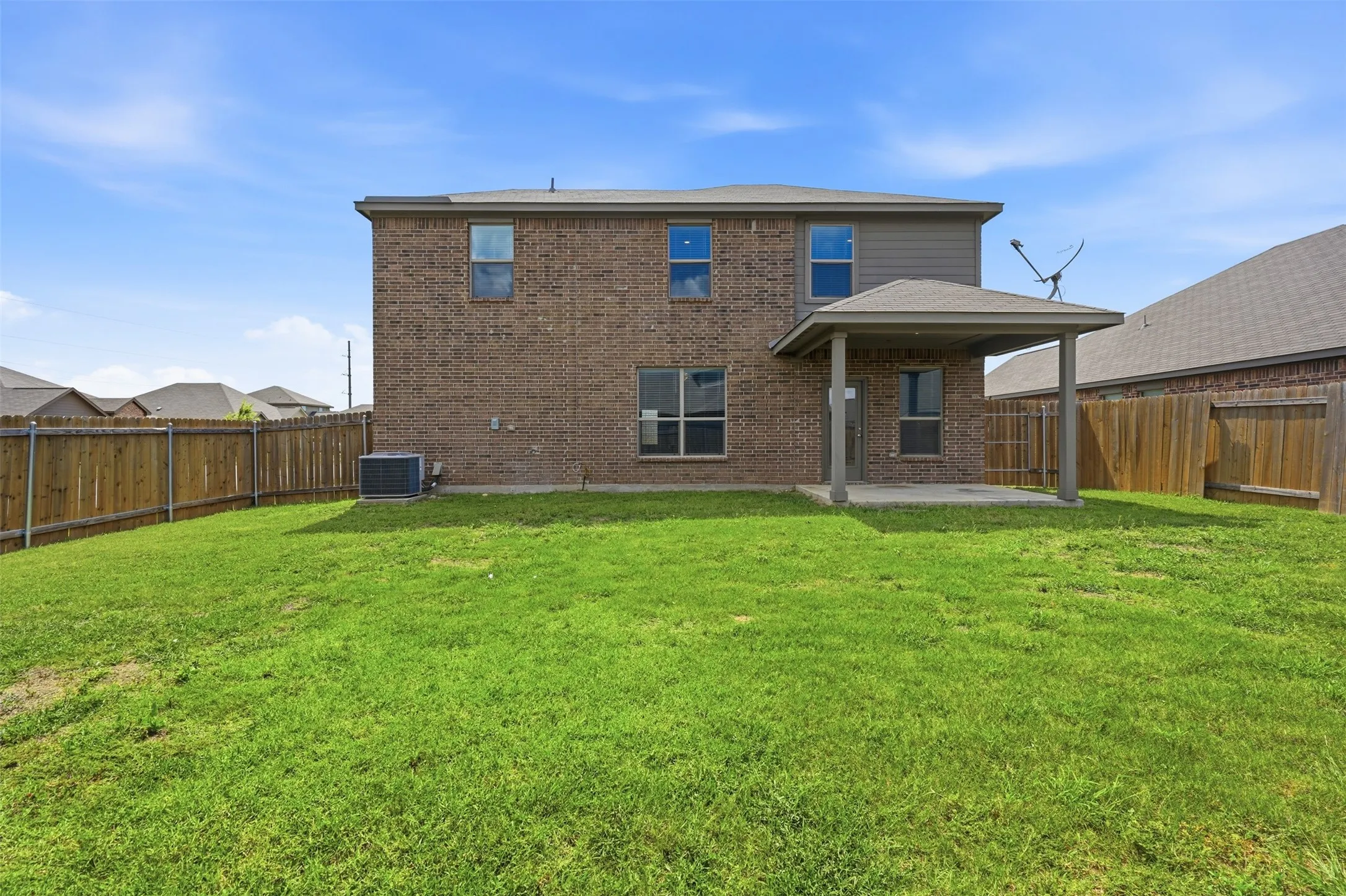 Single Family Residence For Sale in Tarrant County , 1000 Tumbleweed Trail, Crowley, Texas 76036, 4 Bedroom, 3 Bathroom, 2 Garage spaces, 2,231 Sqft, built in 2021, mls#21291038, Real Estate Agent in Crowley, Homes For Sale in Tarrant county, Homes For Sale in Crowley, Realtor in Crowley Texas, Real Estate Brokerage Independent Realty Texas, Luminita Cordes Realtor