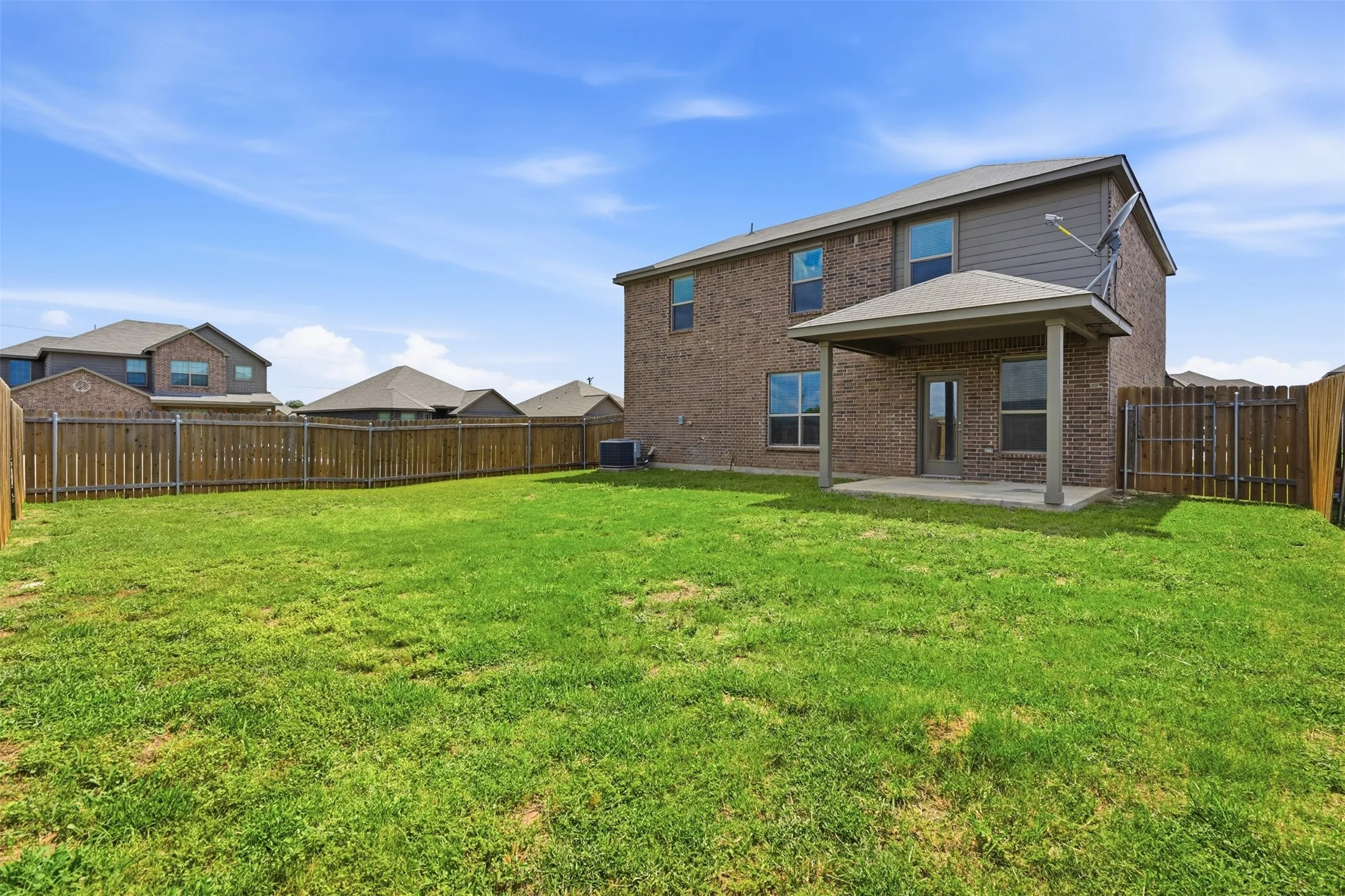 Single Family Residence For Sale in Tarrant County , 1000 Tumbleweed Trail, Crowley, Texas 76036, 4 Bedroom, 3 Bathroom, 2 Garage spaces, 2,231 Sqft, built in 2021, mls#21291038, Real Estate Agent in Crowley, Homes For Sale in Tarrant county, Homes For Sale in Crowley, Realtor in Crowley Texas, Real Estate Brokerage Independent Realty Texas, Luminita Cordes Realtor