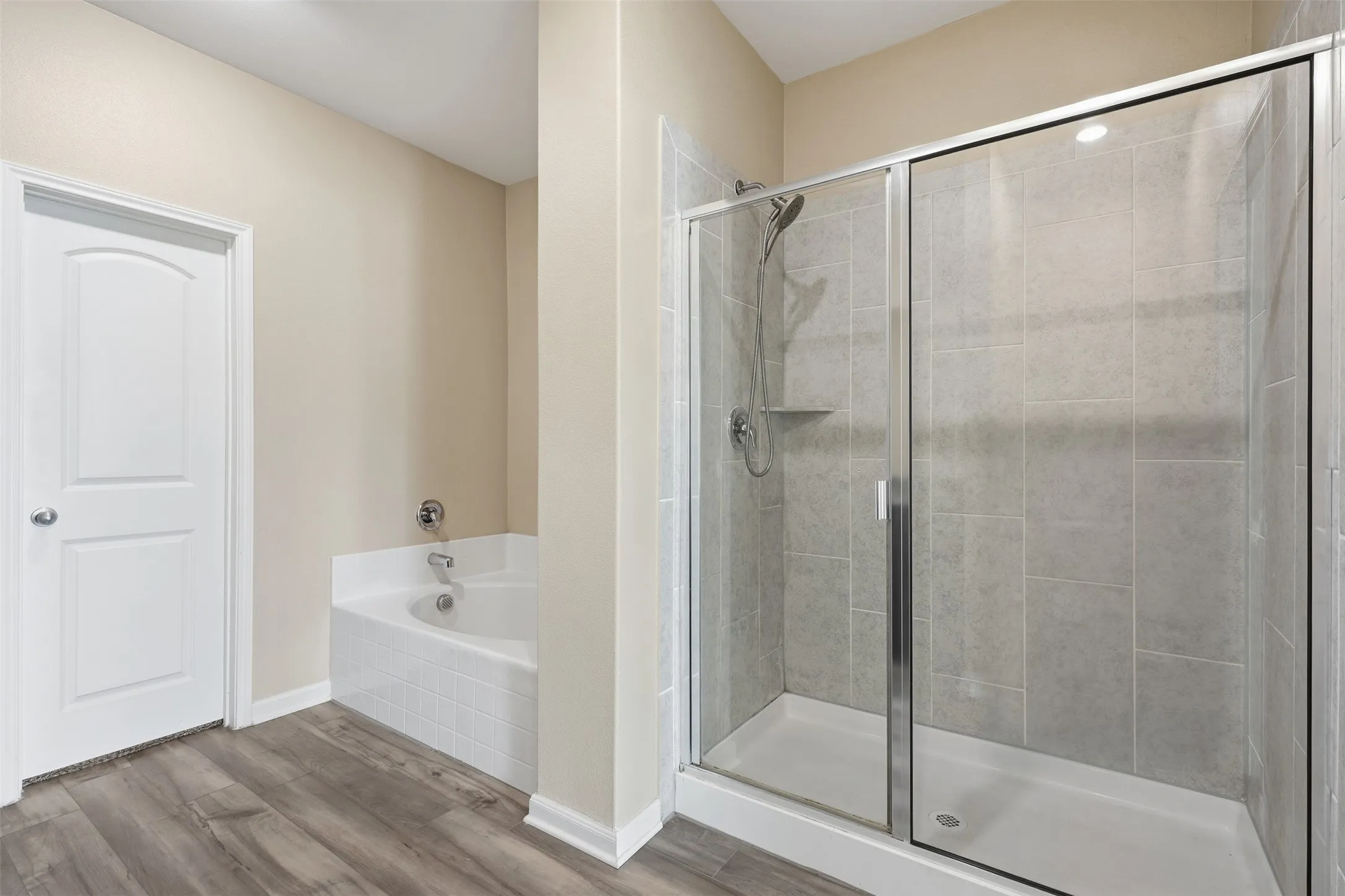 Single Family Residence For Sale in Tarrant County , 1000 Tumbleweed Trail, Crowley, Texas 76036, 4 Bedroom, 3 Bathroom, 2 Garage spaces, 2,231 Sqft, built in 2021, mls#21291038, Real Estate Agent in Crowley, Homes For Sale in Tarrant county, Homes For Sale in Crowley, Realtor in Crowley Texas, Real Estate Brokerage Independent Realty Texas, Luminita Cordes Realtor