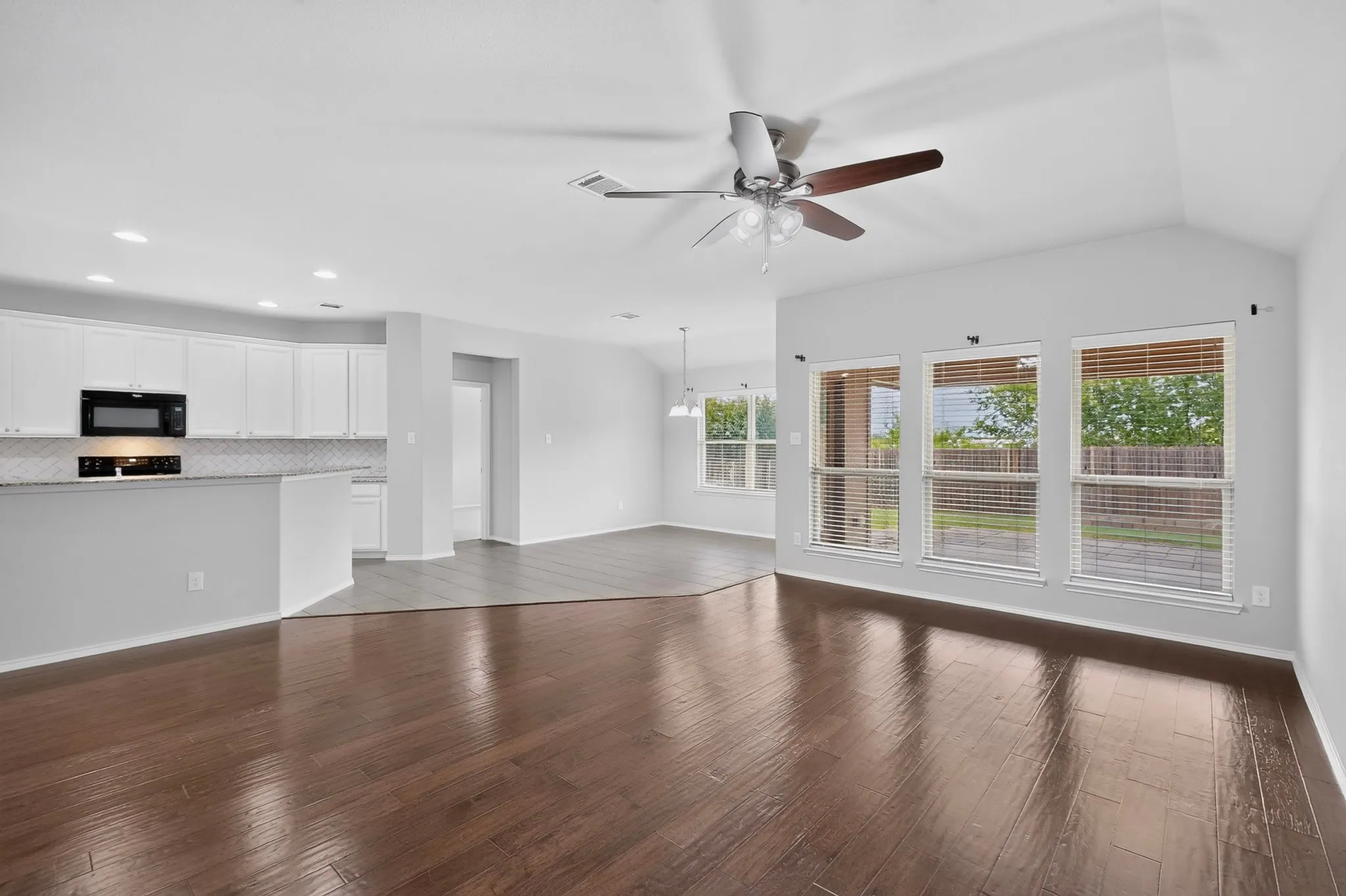 Single Family Residence For Sale in Tarrant County , 13008 Palancar Drive, Fort Worth, Texas 76244, 3 Bedroom, 2 Bathroom, 2 Garage spaces, 1,740 Sqft, built in 2016, mls#21308232, Real Estate Agent in Fort Worth, Homes For Sale in Tarrant county, Homes For Sale in Fort Worth, Realtor in Fort Worth Texas, Real Estate Brokerage Independent Realty Texas, Luminita Cordes Realtor