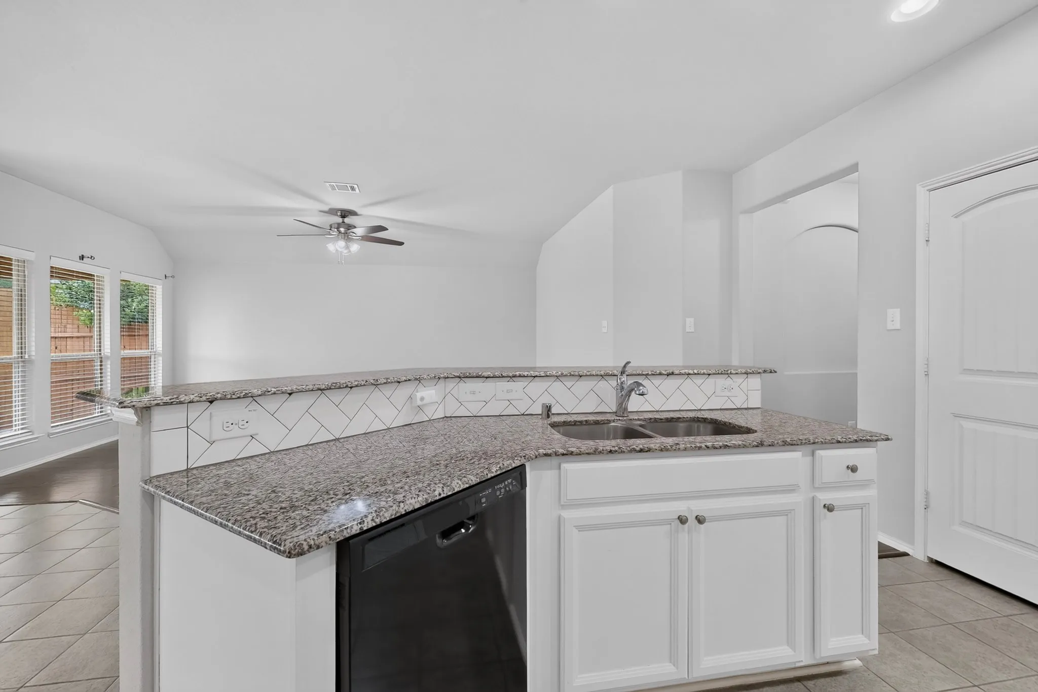 Single Family Residence For Sale in Tarrant County , 13008 Palancar Drive, Fort Worth, Texas 76244, 3 Bedroom, 2 Bathroom, 2 Garage spaces, 1,740 Sqft, built in 2016, mls#21308232, Real Estate Agent in Fort Worth, Homes For Sale in Tarrant county, Homes For Sale in Fort Worth, Realtor in Fort Worth Texas, Real Estate Brokerage Independent Realty Texas, Luminita Cordes Realtor