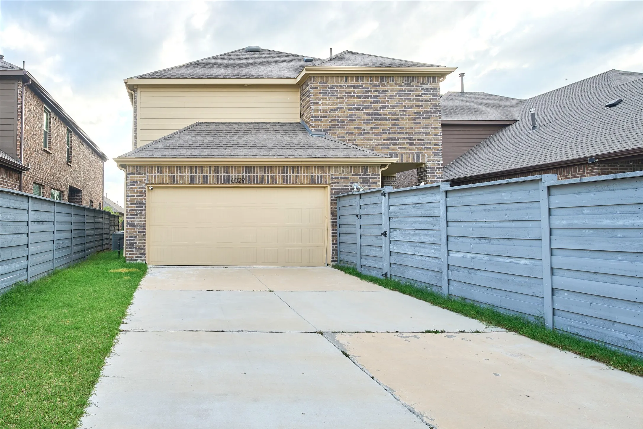 Single Family Residence For Sale in Denton County , 6029 Wildflower Way, Little Elm, Texas 76227, 4 Bedroom, 3 Bathroom, 2 Garage spaces, 2,235 Sqft, built in 2021, mls#21308409, Real Estate Agent in Little Elm, Homes For Sale in Denton county, Homes For Sale in Little Elm, Realtor in Little Elm Texas, Real Estate Brokerage Independent Realty Texas, Luminita Cordes Realtor