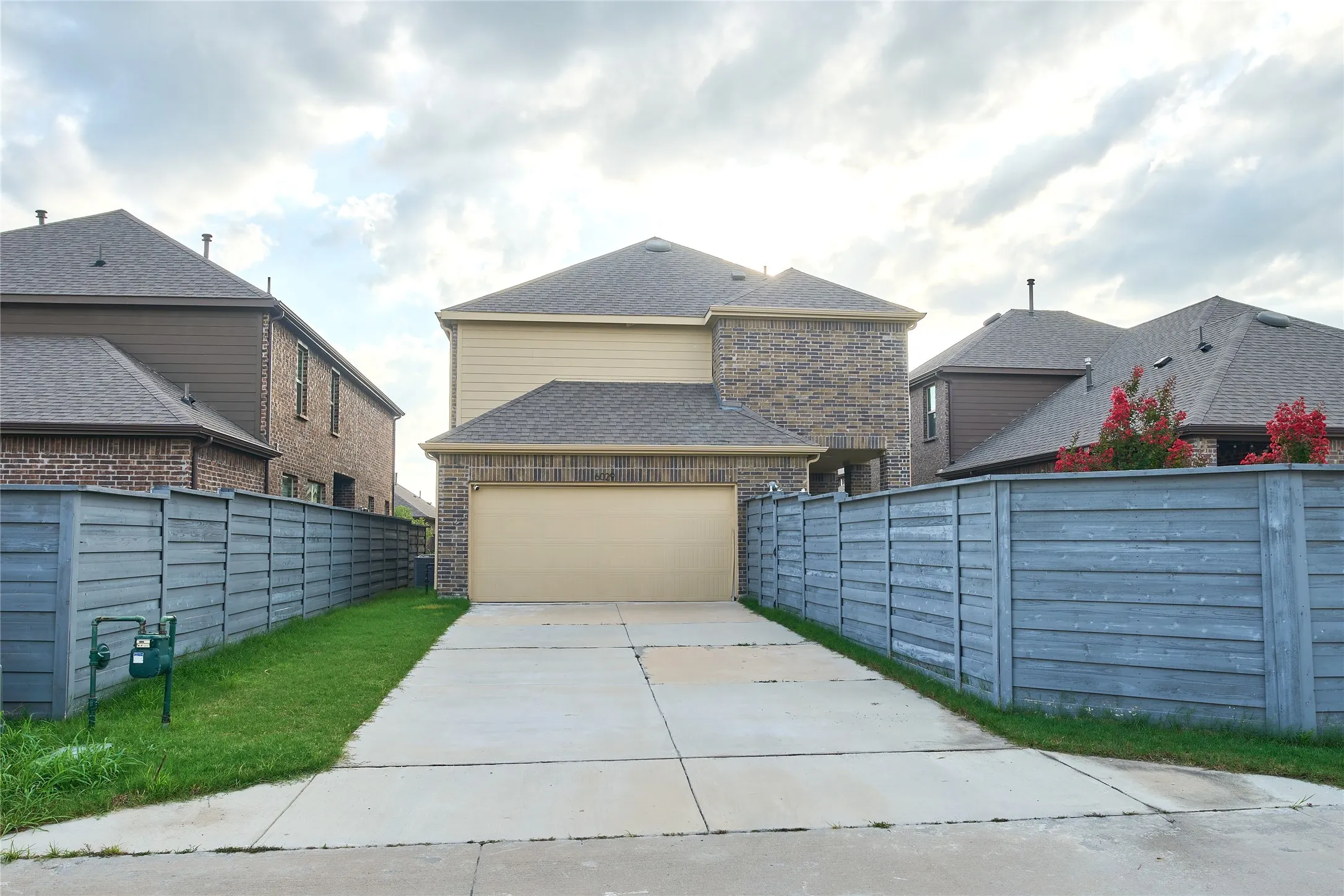 Single Family Residence For Sale in Denton County , 6029 Wildflower Way, Little Elm, Texas 76227, 4 Bedroom, 3 Bathroom, 2 Garage spaces, 2,235 Sqft, built in 2021, mls#21308409, Real Estate Agent in Little Elm, Homes For Sale in Denton county, Homes For Sale in Little Elm, Realtor in Little Elm Texas, Real Estate Brokerage Independent Realty Texas, Luminita Cordes Realtor