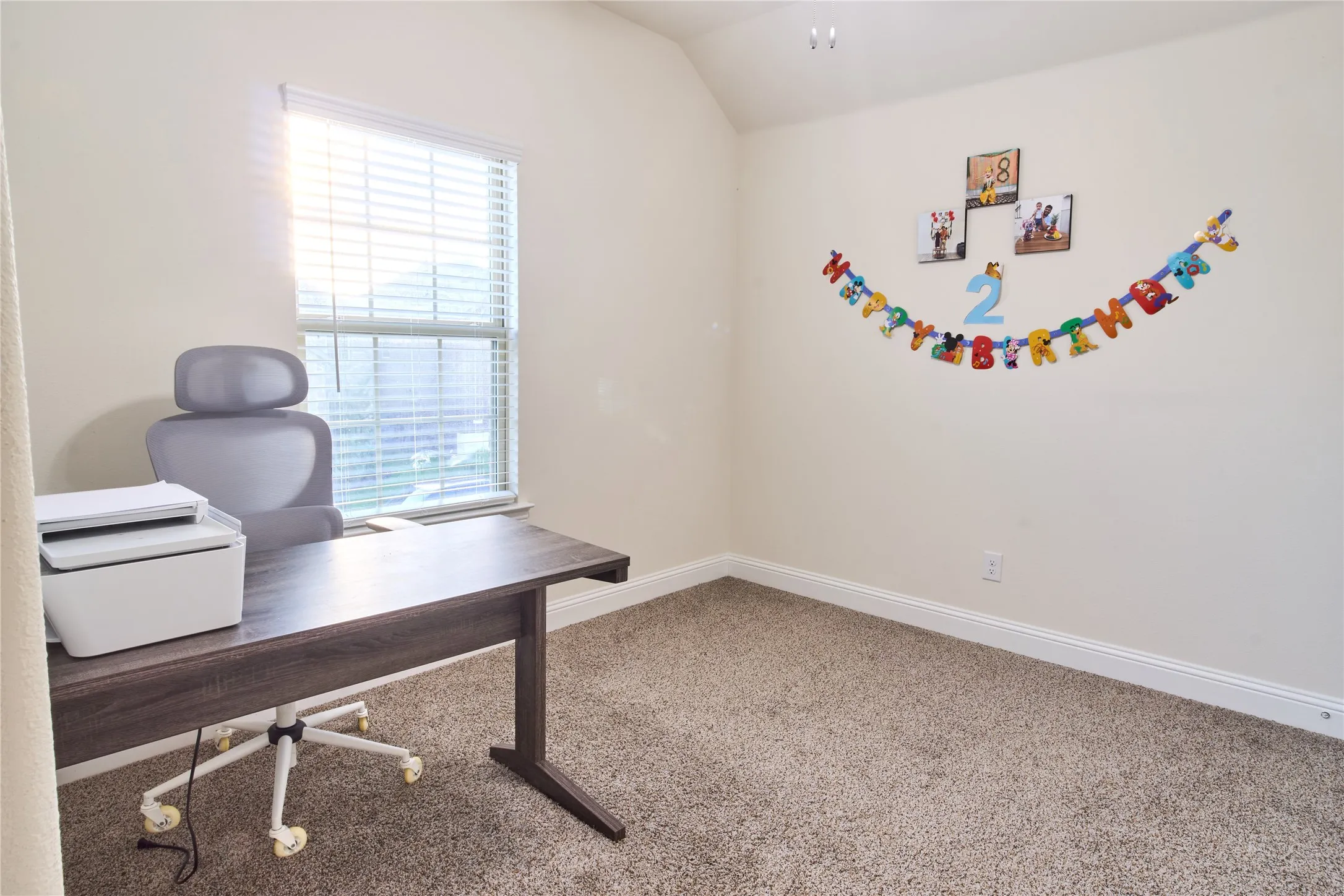 Bedroom featuring an arched ceiling, carpet flooring, a window with blinds, and white baseboards