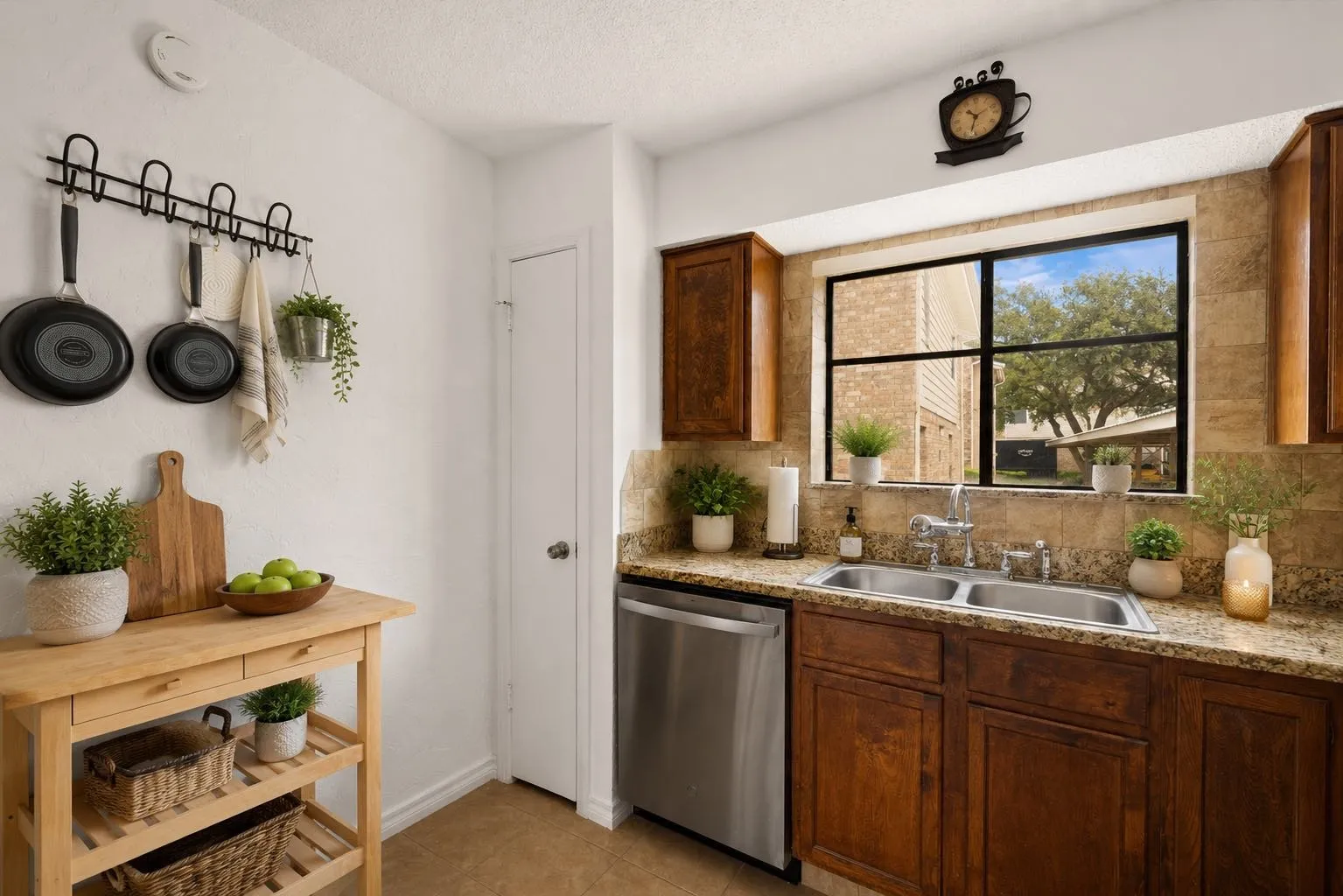 Condominium For Sale in Collin County , 4748 Old Bent Tree Lane 2307, Dallas, Texas 75287, 2 Bedroom, 2 Bathroom, Garage spaces, 1,070 Sqft, built in 1985, mls#21296784, Real Estate Agent in Dallas, Homes For Sale in Collin county, Homes For Sale in Dallas, Realtor in Dallas Texas, Real Estate Brokerage Independent Realty Texas, Luminita Cordes Realtor