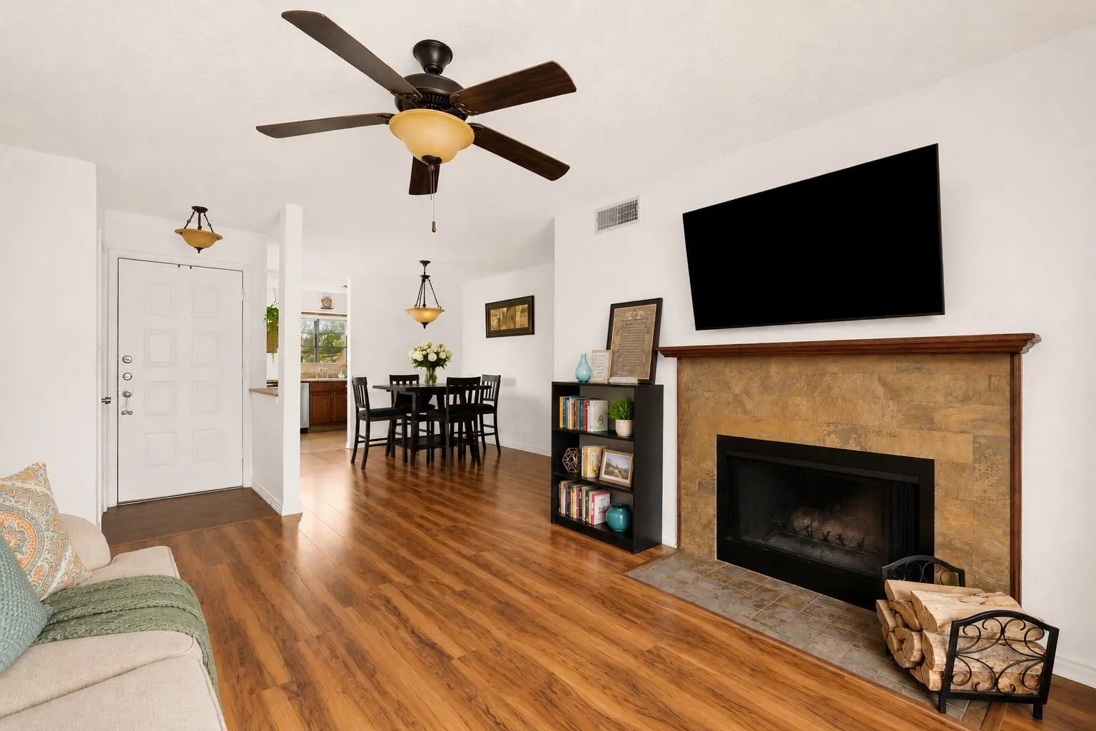Condominium For Sale in Collin County , 4748 Old Bent Tree Lane 2307, Dallas, Texas 75287, 2 Bedroom, 2 Bathroom, Garage spaces, 1,070 Sqft, built in 1985, mls#21296784, Real Estate Agent in Dallas, Homes For Sale in Collin county, Homes For Sale in Dallas, Realtor in Dallas Texas, Real Estate Brokerage Independent Realty Texas, Luminita Cordes Realtor