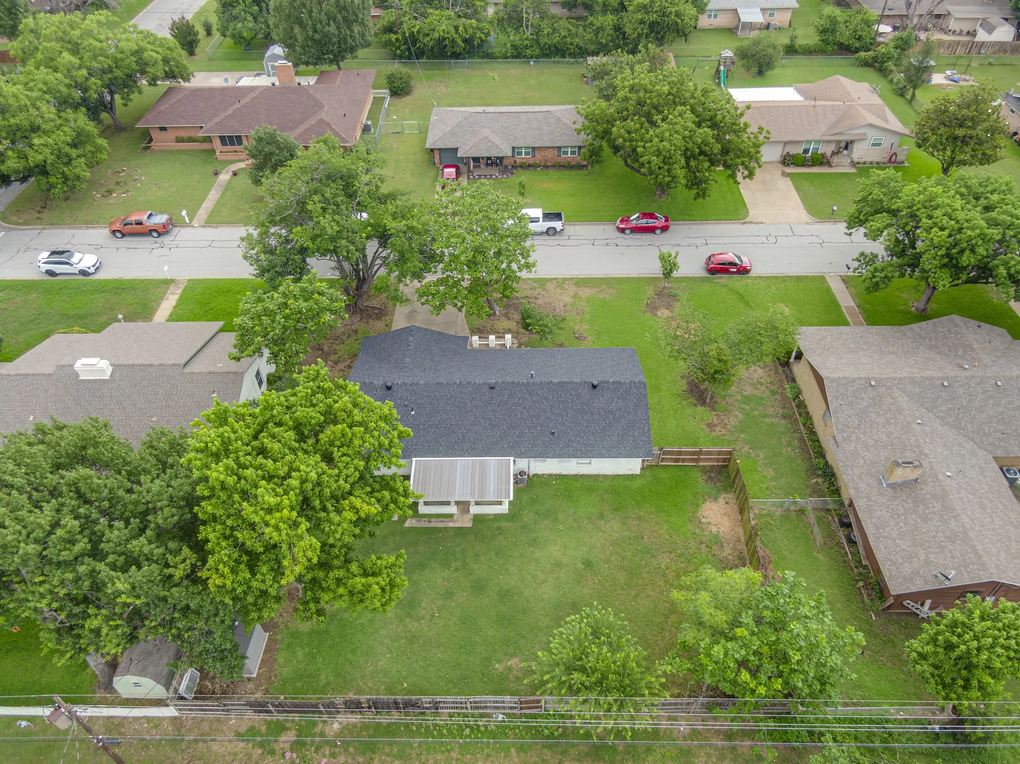 Single Family Residence For Sale in Ellis County , 1425 Ridgecrest Drive, Midlothian, Texas 76065, 3 Bedroom, 2 Bathroom, Garage spaces, 2,238 Sqft, built in 1961, mls#21307122, Real Estate Agent in Midlothian, Homes For Sale in Ellis county, Homes For Sale in Midlothian, Realtor in Midlothian Texas, Real Estate Brokerage Independent Realty Texas, Luminita Cordes Realtor