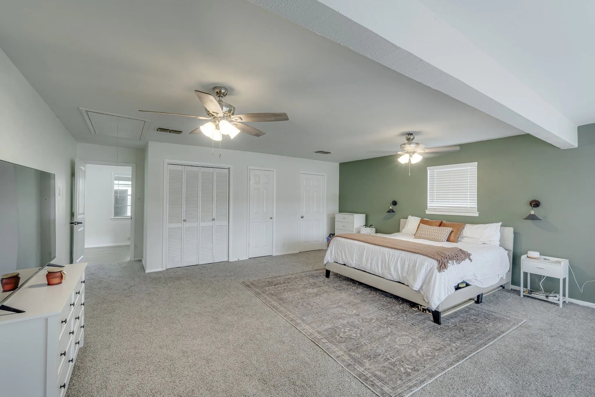 Single Family Residence For Sale in Ellis County , 1425 Ridgecrest Drive, Midlothian, Texas 76065, 3 Bedroom, 2 Bathroom, Garage spaces, 2,238 Sqft, built in 1961, mls#21307122, Real Estate Agent in Midlothian, Homes For Sale in Ellis county, Homes For Sale in Midlothian, Realtor in Midlothian Texas, Real Estate Brokerage Independent Realty Texas, Luminita Cordes Realtor