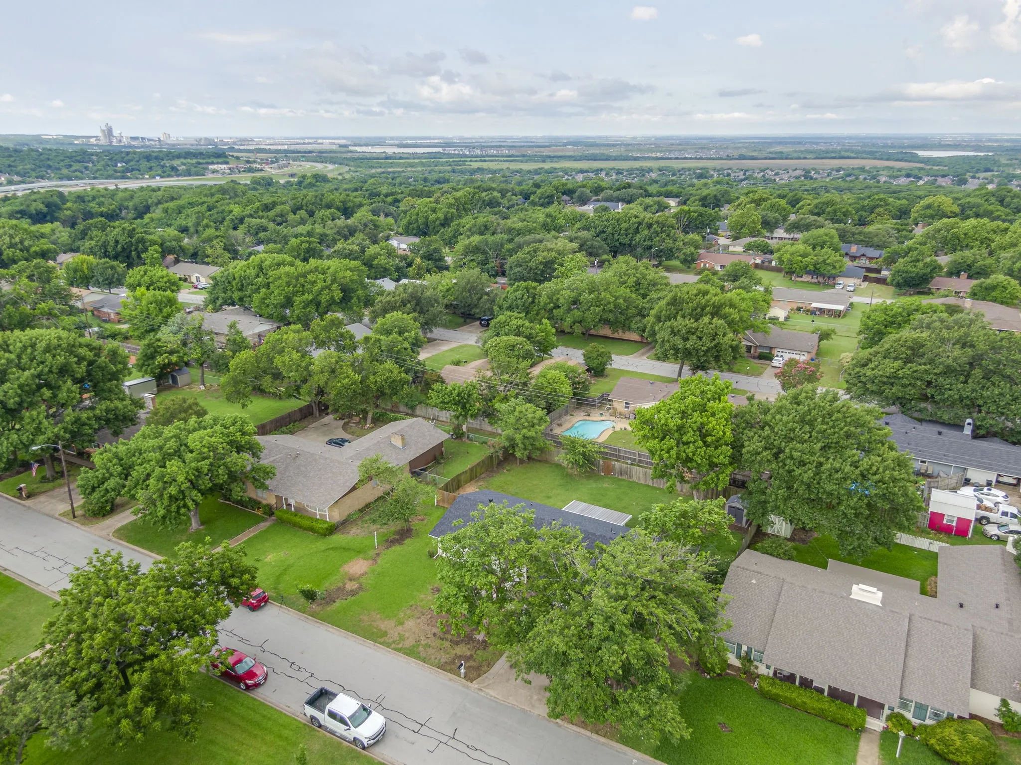 Single Family Residence For Sale in Ellis County , 1425 Ridgecrest Drive, Midlothian, Texas 76065, 3 Bedroom, 2 Bathroom, Garage spaces, 2,238 Sqft, built in 1961, mls#21307122, Real Estate Agent in Midlothian, Homes For Sale in Ellis county, Homes For Sale in Midlothian, Realtor in Midlothian Texas, Real Estate Brokerage Independent Realty Texas, Luminita Cordes Realtor