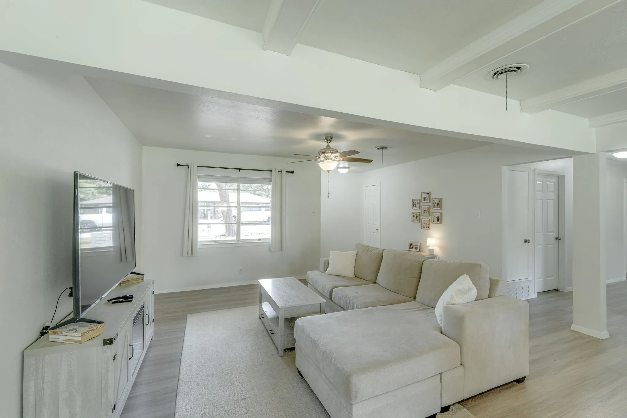 Single Family Residence For Sale in Ellis County , 1425 Ridgecrest Drive, Midlothian, Texas 76065, 3 Bedroom, 2 Bathroom, Garage spaces, 2,238 Sqft, built in 1961, mls#21307122, Real Estate Agent in Midlothian, Homes For Sale in Ellis county, Homes For Sale in Midlothian, Realtor in Midlothian Texas, Real Estate Brokerage Independent Realty Texas, Luminita Cordes Realtor