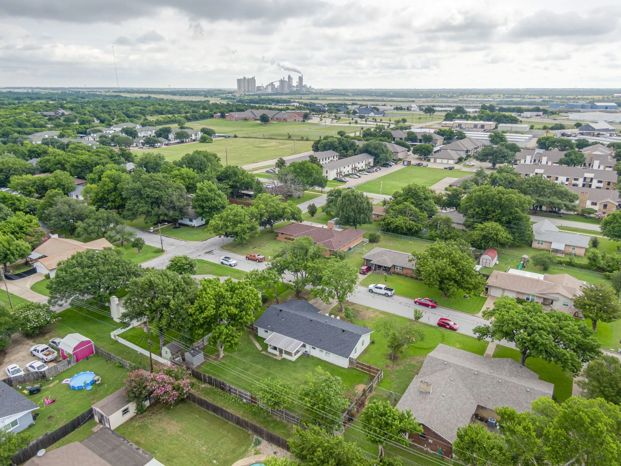 Single Family Residence For Sale in Ellis County , 1425 Ridgecrest Drive, Midlothian, Texas 76065, 3 Bedroom, 2 Bathroom, Garage spaces, 2,238 Sqft, built in 1961, mls#21307122, Real Estate Agent in Midlothian, Homes For Sale in Ellis county, Homes For Sale in Midlothian, Realtor in Midlothian Texas, Real Estate Brokerage Independent Realty Texas, Luminita Cordes Realtor