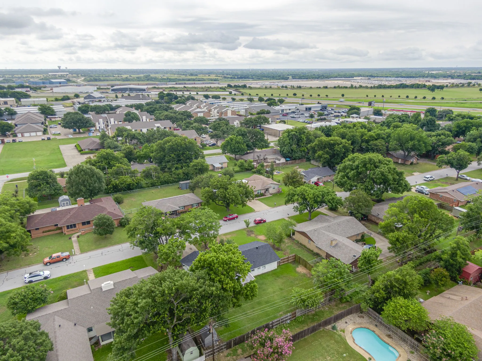 Single Family Residence For Sale in Ellis County , 1425 Ridgecrest Drive, Midlothian, Texas 76065, 3 Bedroom, 2 Bathroom, Garage spaces, 2,238 Sqft, built in 1961, mls#21307122, Real Estate Agent in Midlothian, Homes For Sale in Ellis county, Homes For Sale in Midlothian, Realtor in Midlothian Texas, Real Estate Brokerage Independent Realty Texas, Luminita Cordes Realtor