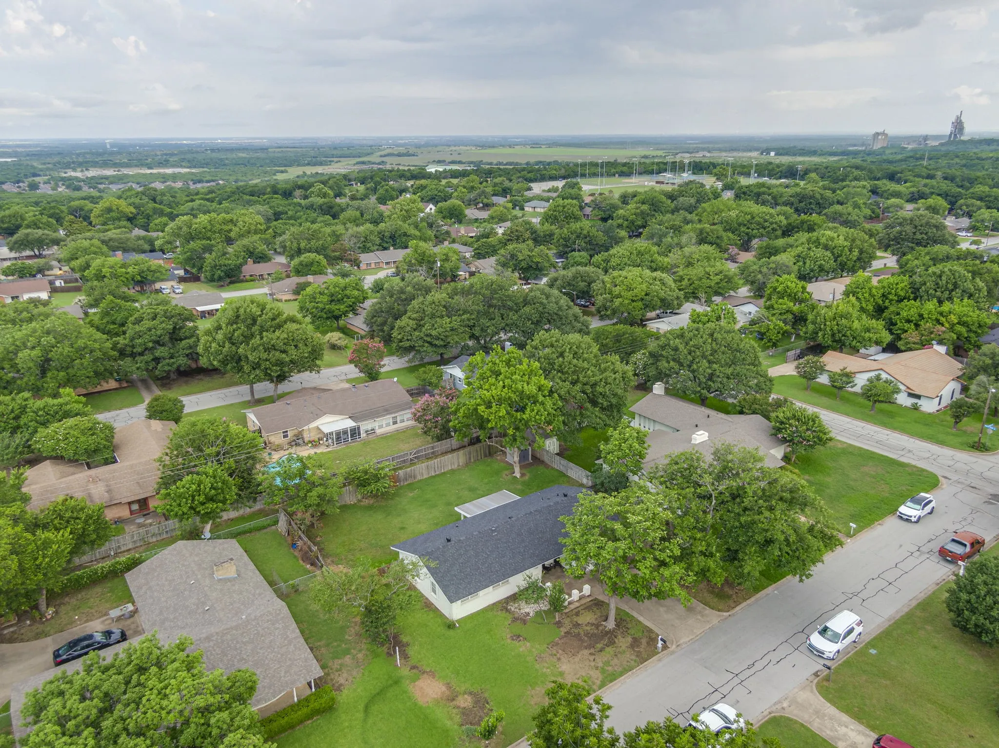 Single Family Residence For Sale in Ellis County , 1425 Ridgecrest Drive, Midlothian, Texas 76065, 3 Bedroom, 2 Bathroom, Garage spaces, 2,238 Sqft, built in 1961, mls#21307122, Real Estate Agent in Midlothian, Homes For Sale in Ellis county, Homes For Sale in Midlothian, Realtor in Midlothian Texas, Real Estate Brokerage Independent Realty Texas, Luminita Cordes Realtor