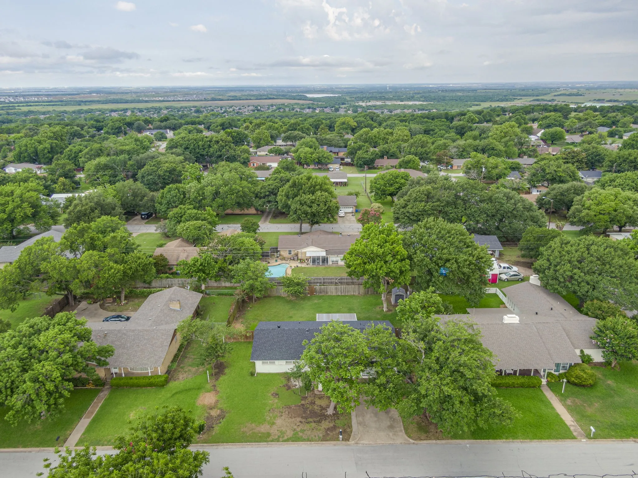 Single Family Residence For Sale in Ellis County , 1425 Ridgecrest Drive, Midlothian, Texas 76065, 3 Bedroom, 2 Bathroom, Garage spaces, 2,238 Sqft, built in 1961, mls#21307122, Real Estate Agent in Midlothian, Homes For Sale in Ellis county, Homes For Sale in Midlothian, Realtor in Midlothian Texas, Real Estate Brokerage Independent Realty Texas, Luminita Cordes Realtor
