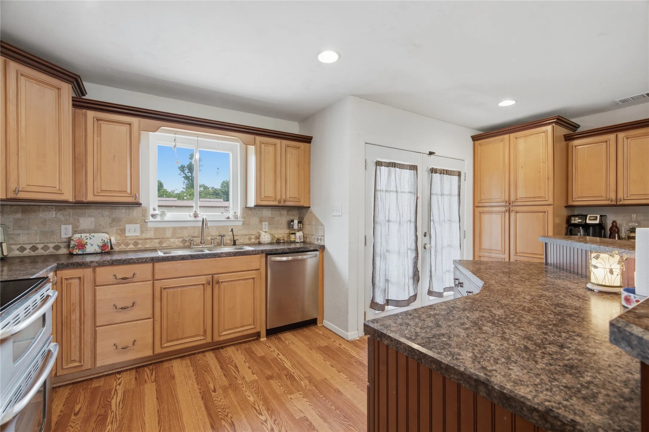 Single Family Residence For Sale in Parker County , 3039 Sunrise Trail, Weatherford, Texas 76088, 3 Bedroom, 2 Bathroom, Garage spaces, 1,876 Sqft, built in 1989, mls#21307171, Real Estate Agent in Weatherford, Homes For Sale in Parker county, Homes For Sale in Weatherford, Realtor in Weatherford Texas, Real Estate Brokerage Independent Realty Texas, Luminita Cordes Realtor
