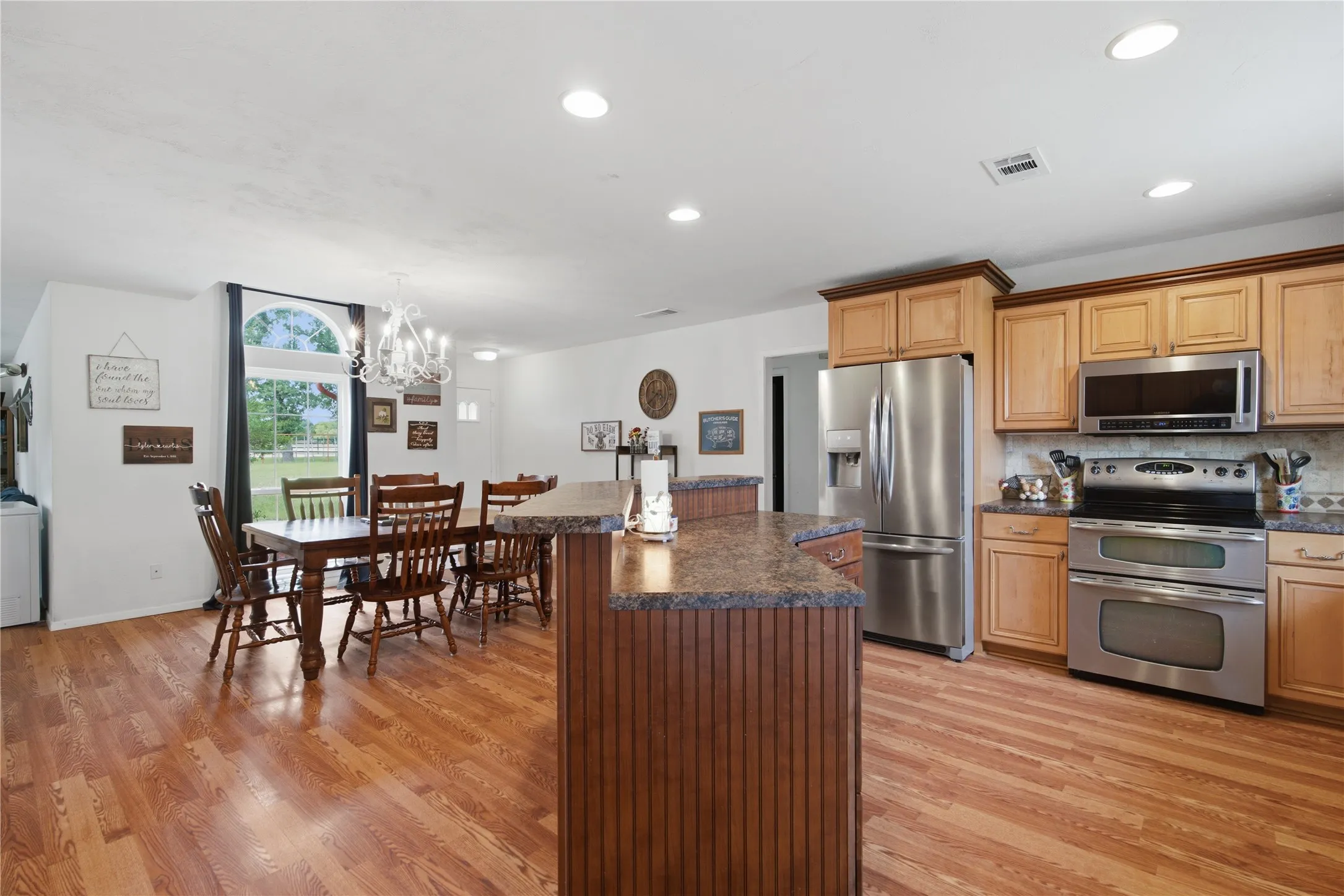 Single Family Residence For Sale in Parker County , 3039 Sunrise Trail, Weatherford, Texas 76088, 3 Bedroom, 2 Bathroom, Garage spaces, 1,876 Sqft, built in 1989, mls#21307171, Real Estate Agent in Weatherford, Homes For Sale in Parker county, Homes For Sale in Weatherford, Realtor in Weatherford Texas, Real Estate Brokerage Independent Realty Texas, Luminita Cordes Realtor