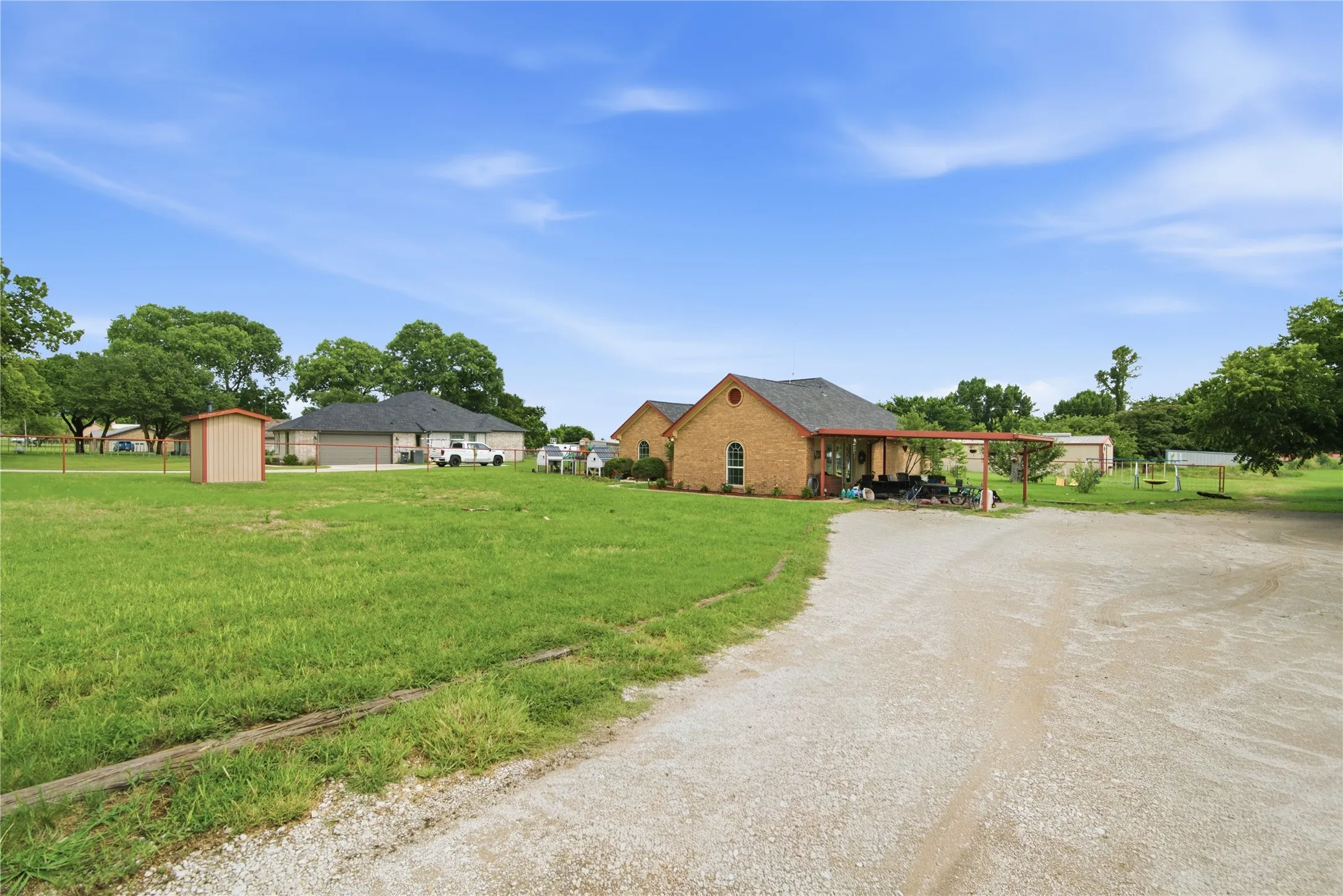 Single Family Residence For Sale in Parker County , 3039 Sunrise Trail, Weatherford, Texas 76088, 3 Bedroom, 2 Bathroom, Garage spaces, 1,876 Sqft, built in 1989, mls#21307171, Real Estate Agent in Weatherford, Homes For Sale in Parker county, Homes For Sale in Weatherford, Realtor in Weatherford Texas, Real Estate Brokerage Independent Realty Texas, Luminita Cordes Realtor