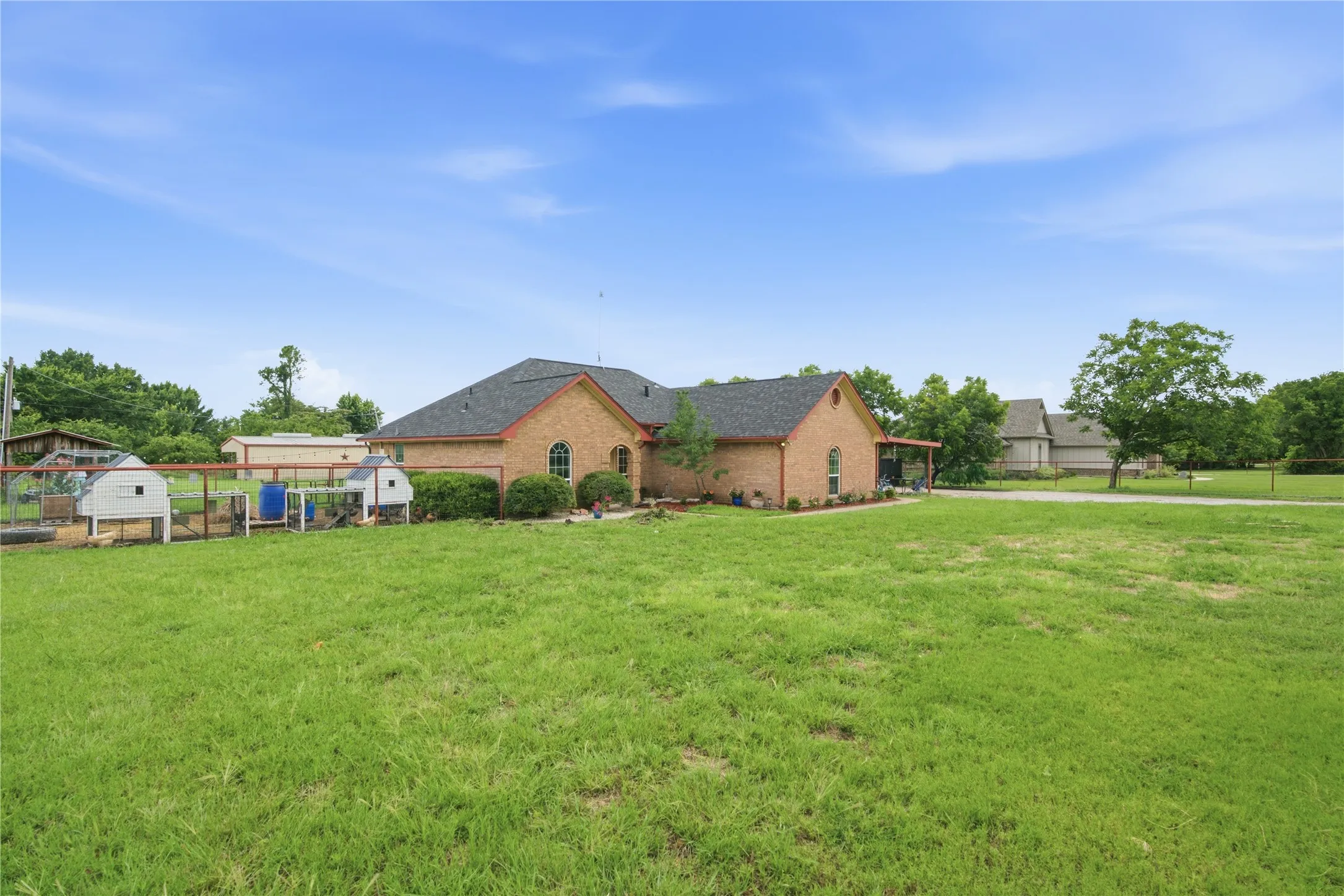 Single Family Residence For Sale in Parker County , 3039 Sunrise Trail, Weatherford, Texas 76088, 3 Bedroom, 2 Bathroom, Garage spaces, 1,876 Sqft, built in 1989, mls#21307171, Real Estate Agent in Weatherford, Homes For Sale in Parker county, Homes For Sale in Weatherford, Realtor in Weatherford Texas, Real Estate Brokerage Independent Realty Texas, Luminita Cordes Realtor