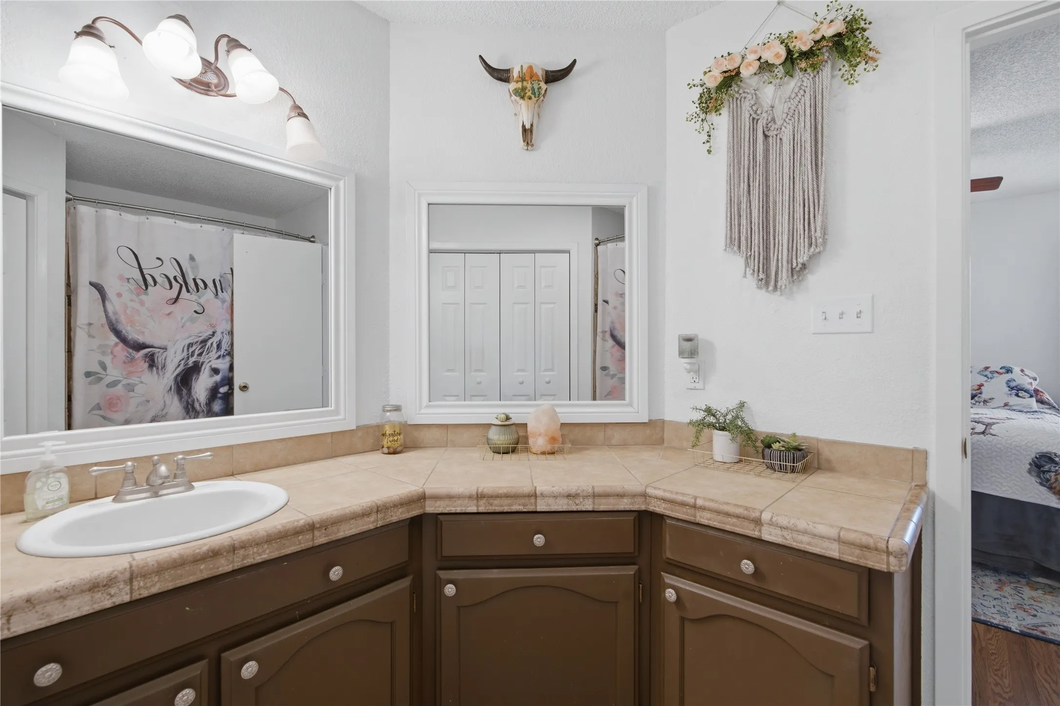 Single Family Residence For Sale in Parker County , 3039 Sunrise Trail, Weatherford, Texas 76088, 3 Bedroom, 2 Bathroom, Garage spaces, 1,876 Sqft, built in 1989, mls#21307171, Real Estate Agent in Weatherford, Homes For Sale in Parker county, Homes For Sale in Weatherford, Realtor in Weatherford Texas, Real Estate Brokerage Independent Realty Texas, Luminita Cordes Realtor
