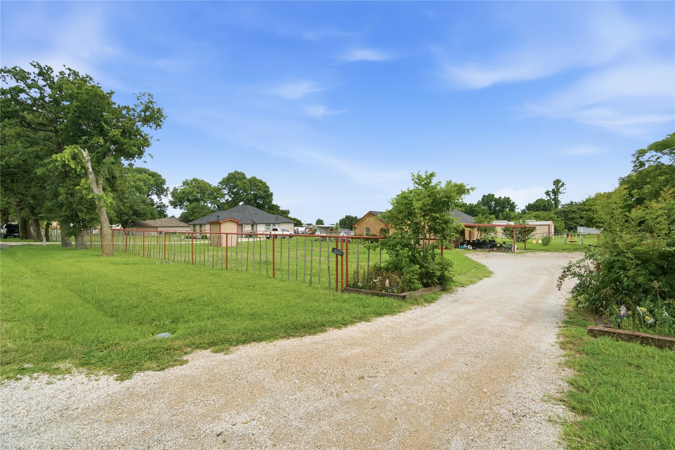 Single Family Residence For Sale in Parker County , 3039 Sunrise Trail, Weatherford, Texas 76088, 3 Bedroom, 2 Bathroom, Garage spaces, 1,876 Sqft, built in 1989, mls#21307171, Real Estate Agent in Weatherford, Homes For Sale in Parker county, Homes For Sale in Weatherford, Realtor in Weatherford Texas, Real Estate Brokerage Independent Realty Texas, Luminita Cordes Realtor