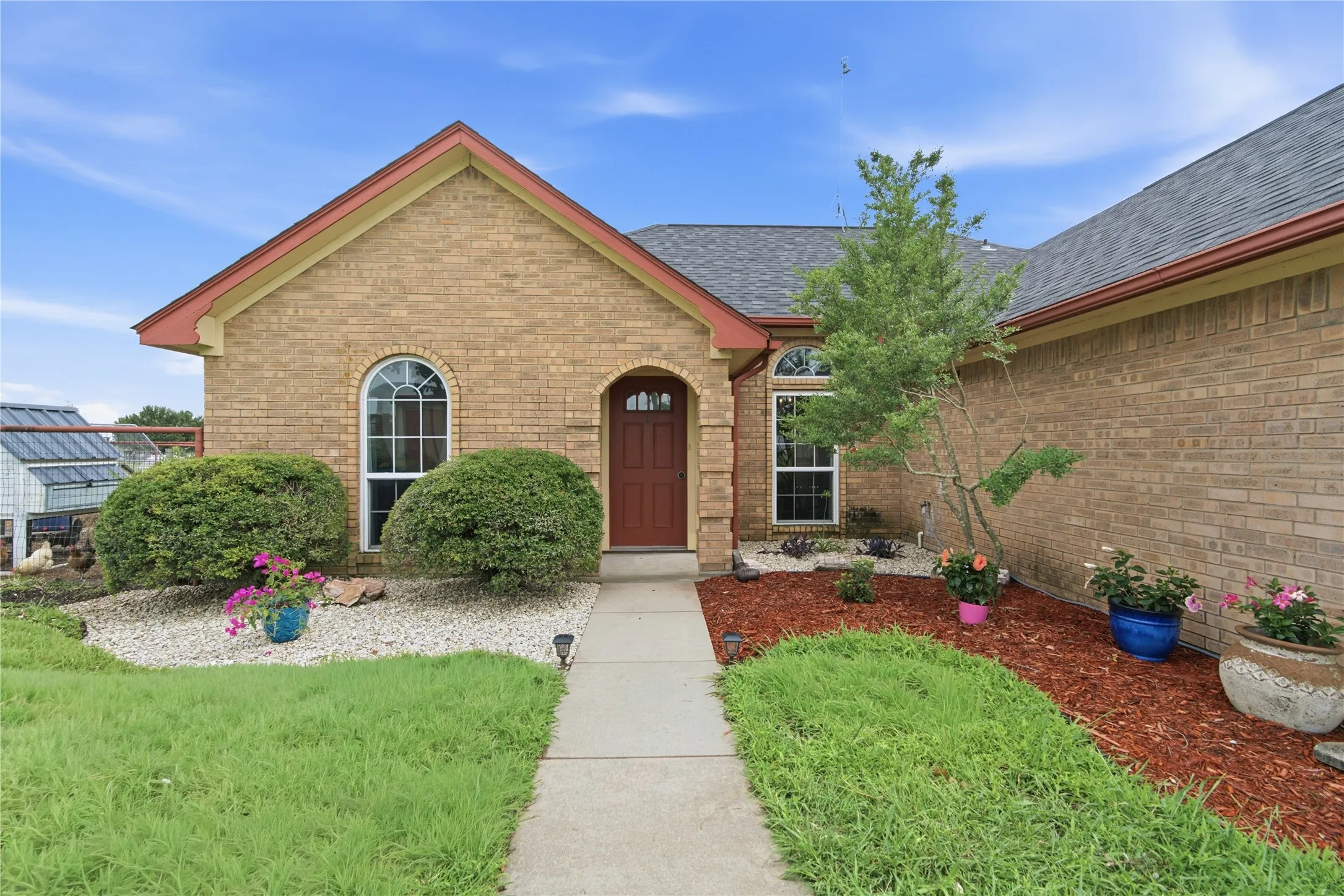 Single Family Residence For Sale in Parker County , 3039 Sunrise Trail, Weatherford, Texas 76088, 3 Bedroom, 2 Bathroom, Garage spaces, 1,876 Sqft, built in 1989, mls#21307171, Real Estate Agent in Weatherford, Homes For Sale in Parker county, Homes For Sale in Weatherford, Realtor in Weatherford Texas, Real Estate Brokerage Independent Realty Texas, Luminita Cordes Realtor