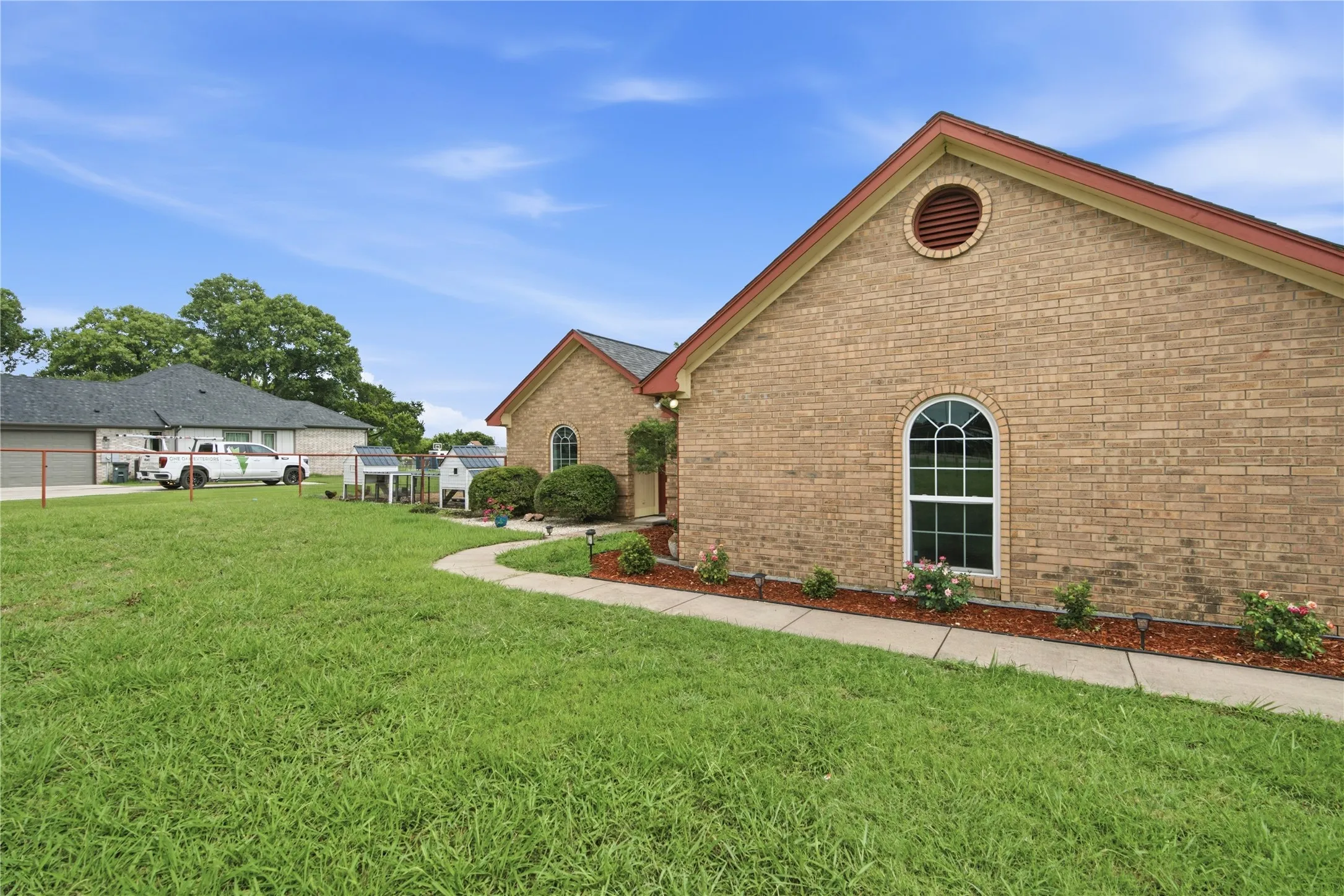 Single Family Residence For Sale in Parker County , 3039 Sunrise Trail, Weatherford, Texas 76088, 3 Bedroom, 2 Bathroom, Garage spaces, 1,876 Sqft, built in 1989, mls#21307171, Real Estate Agent in Weatherford, Homes For Sale in Parker county, Homes For Sale in Weatherford, Realtor in Weatherford Texas, Real Estate Brokerage Independent Realty Texas, Luminita Cordes Realtor