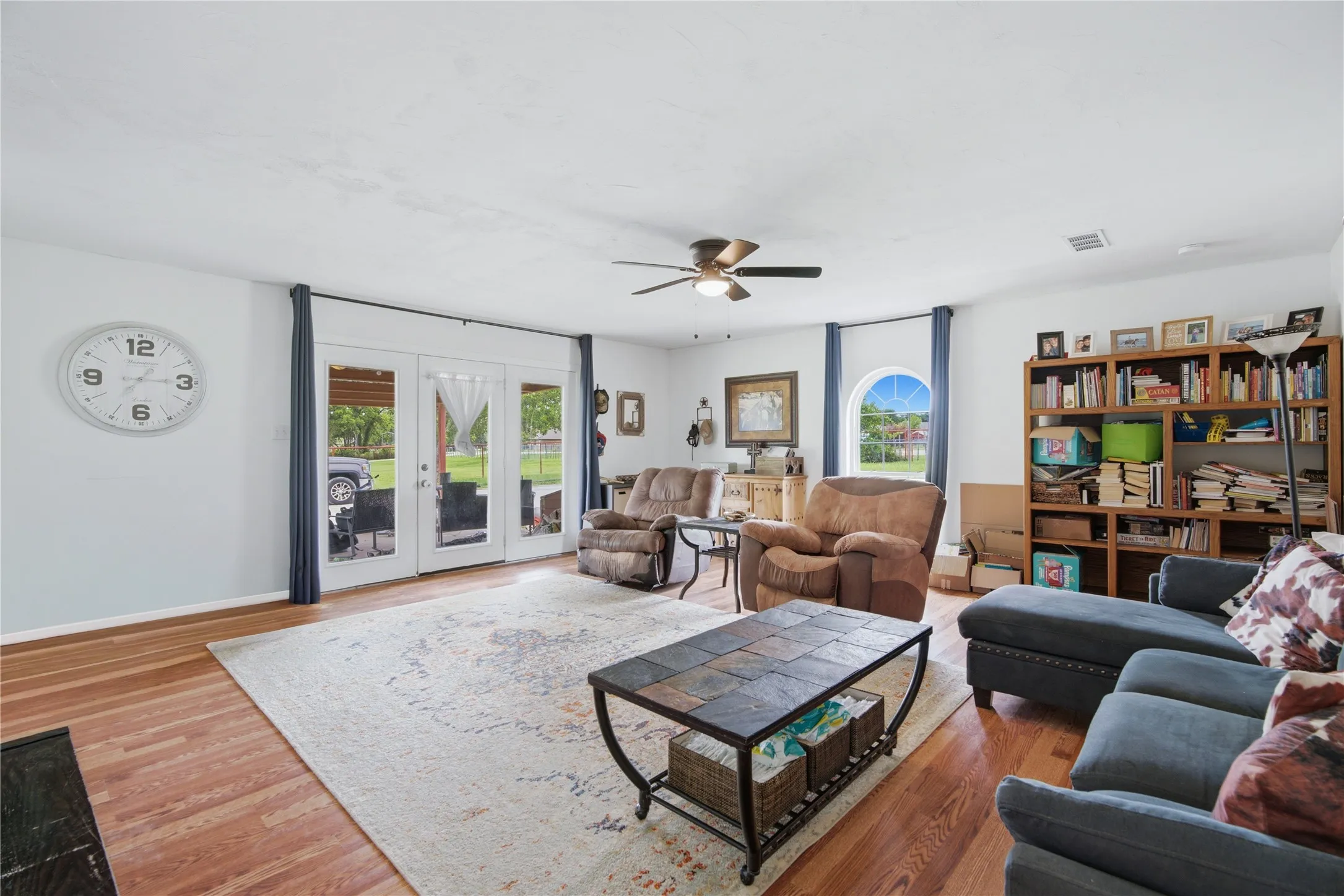 Single Family Residence For Sale in Parker County , 3039 Sunrise Trail, Weatherford, Texas 76088, 3 Bedroom, 2 Bathroom, Garage spaces, 1,876 Sqft, built in 1989, mls#21307171, Real Estate Agent in Weatherford, Homes For Sale in Parker county, Homes For Sale in Weatherford, Realtor in Weatherford Texas, Real Estate Brokerage Independent Realty Texas, Luminita Cordes Realtor
