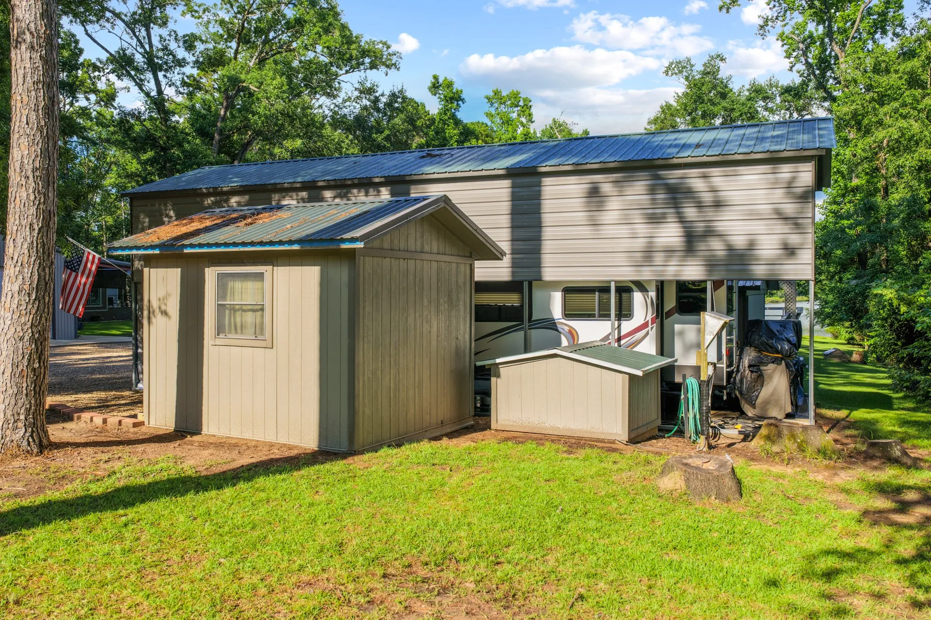 Manufactured Home For Sale in Marion County , 197 SHREVEPORT Street, Avinger, Texas 75630, 4 Bedroom, 4 Bathroom, 2 Garage spaces, 3,120 Sqft, built in 1986, mls#21308436, Real Estate Agent in Avinger, Homes For Sale in Marion county, Homes For Sale in Avinger, Realtor in Avinger Texas, Real Estate Brokerage Independent Realty Texas, Luminita Cordes Realtor