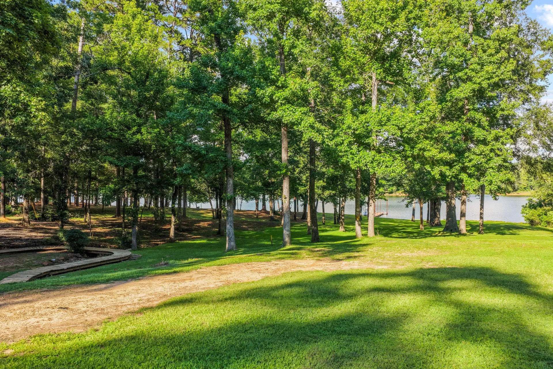 Manufactured Home For Sale in Marion County , 197 SHREVEPORT Street, Avinger, Texas 75630, 4 Bedroom, 4 Bathroom, 2 Garage spaces, 3,120 Sqft, built in 1986, mls#21308436, Real Estate Agent in Avinger, Homes For Sale in Marion county, Homes For Sale in Avinger, Realtor in Avinger Texas, Real Estate Brokerage Independent Realty Texas, Luminita Cordes Realtor