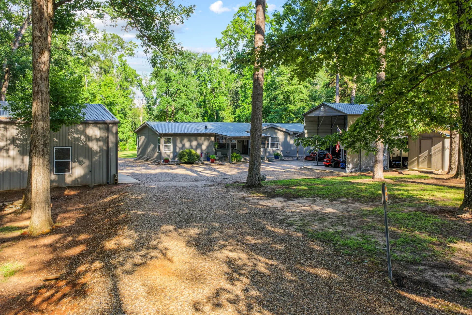 Manufactured Home For Sale in Marion County , 197 SHREVEPORT Street, Avinger, Texas 75630, 4 Bedroom, 4 Bathroom, 2 Garage spaces, 3,120 Sqft, built in 1986, mls#21308436, Real Estate Agent in Avinger, Homes For Sale in Marion county, Homes For Sale in Avinger, Realtor in Avinger Texas, Real Estate Brokerage Independent Realty Texas, Luminita Cordes Realtor