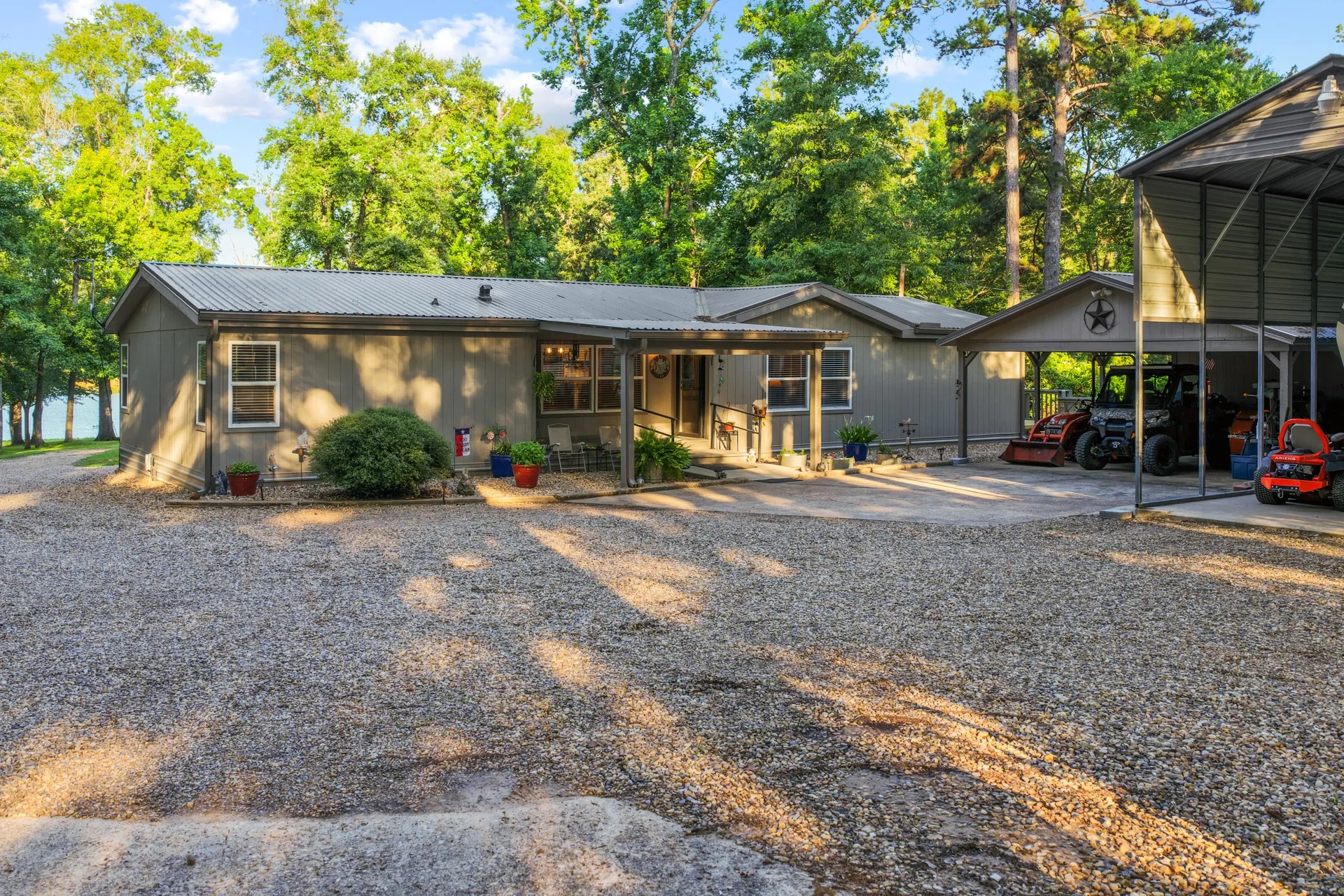 Manufactured Home For Sale in Marion County , 197 SHREVEPORT Street, Avinger, Texas 75630, 4 Bedroom, 4 Bathroom, 2 Garage spaces, 3,120 Sqft, built in 1986, mls#21308436, Real Estate Agent in Avinger, Homes For Sale in Marion county, Homes For Sale in Avinger, Realtor in Avinger Texas, Real Estate Brokerage Independent Realty Texas, Luminita Cordes Realtor