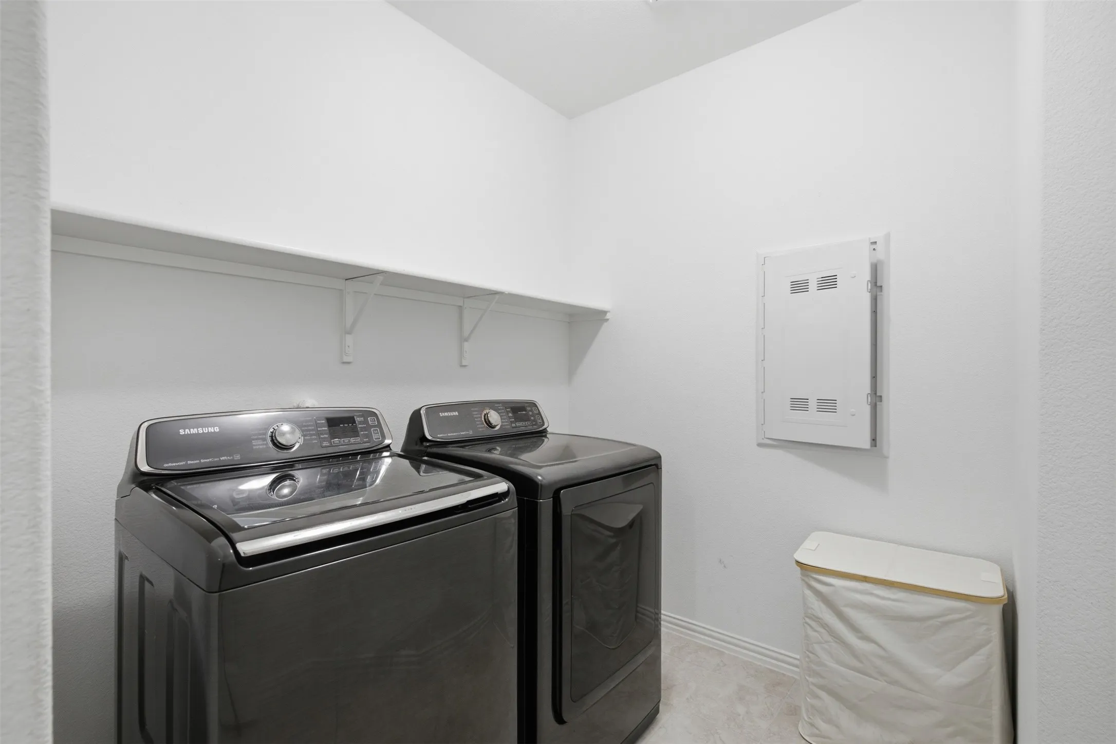 Washer/Dryer INCLUDED