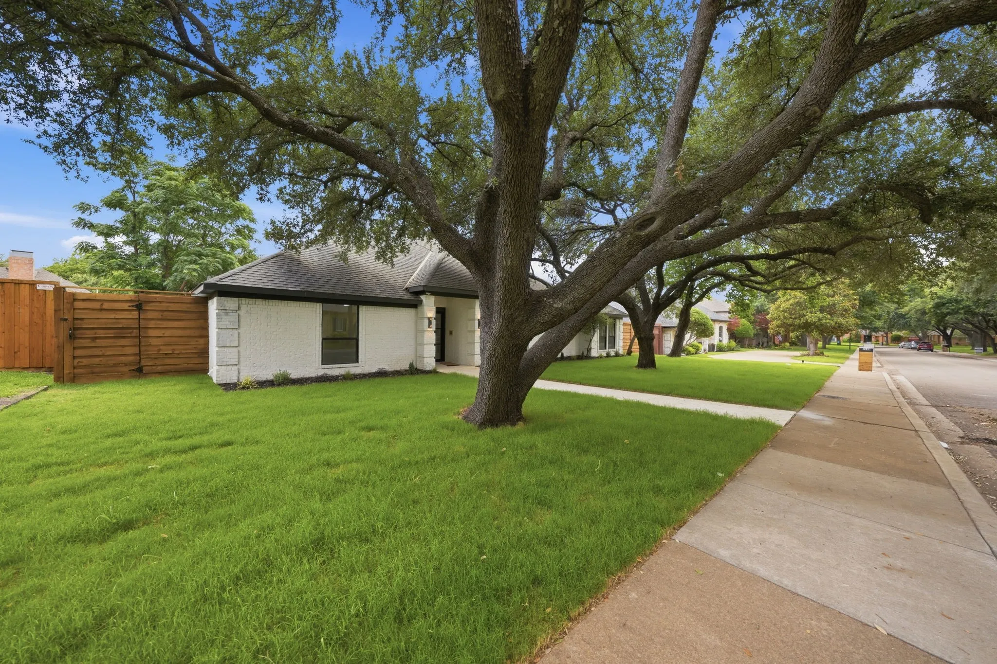 Single Family Residence For Sale in Collin County , 7130 Debbe Drive, Dallas, Texas 75252, 4 Bedroom, 4 Bathroom, 3 Garage spaces, 3,300 Sqft, built in 1982, mls#21308457, Real Estate Agent in Dallas, Homes For Sale in Collin county, Homes For Sale in Dallas, Realtor in Dallas Texas, Real Estate Brokerage Independent Realty Texas, Luminita Cordes Realtor