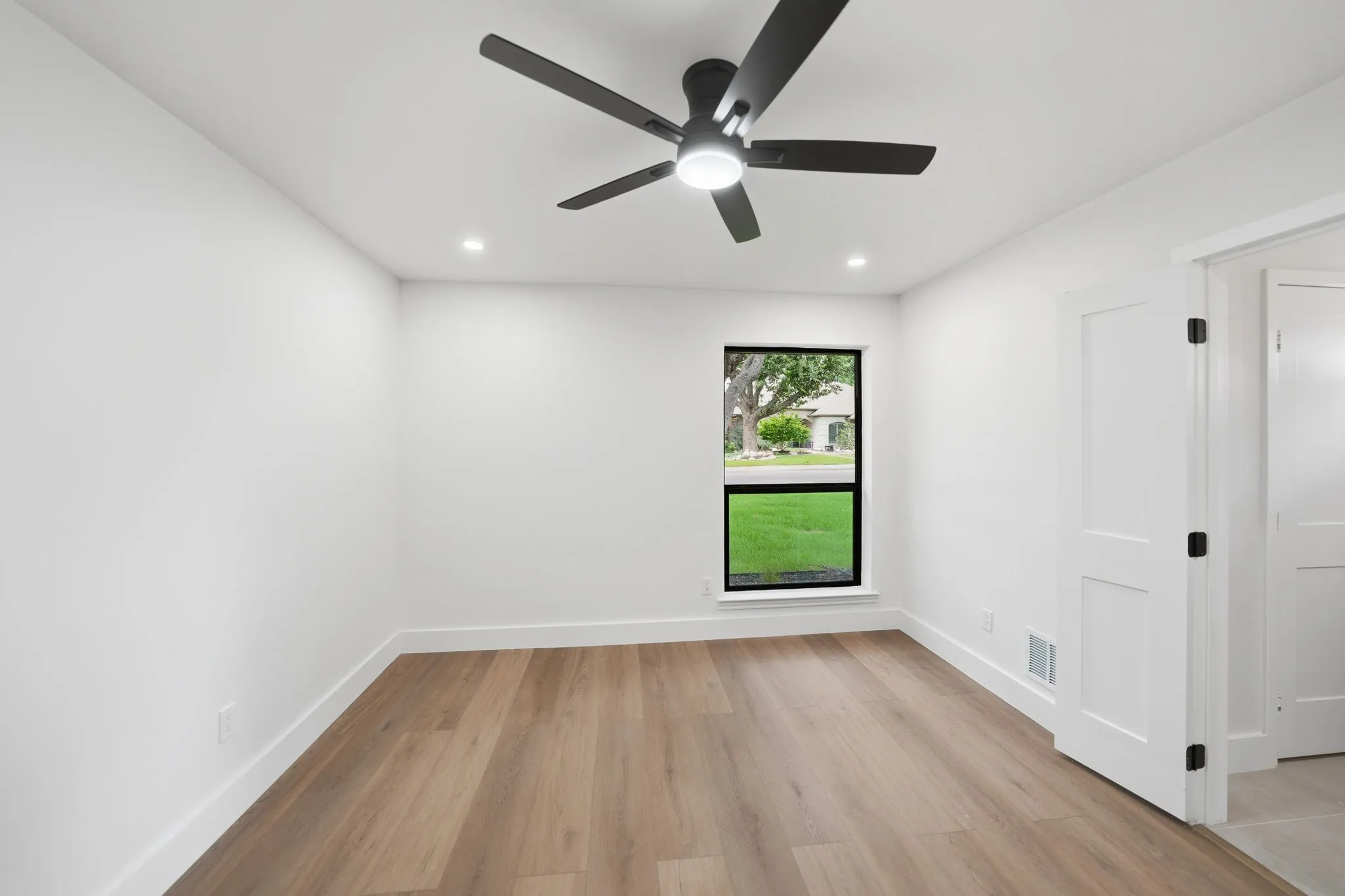 Single Family Residence For Sale in Collin County , 7130 Debbe Drive, Dallas, Texas 75252, 4 Bedroom, 4 Bathroom, 3 Garage spaces, 3,300 Sqft, built in 1982, mls#21308457, Real Estate Agent in Dallas, Homes For Sale in Collin county, Homes For Sale in Dallas, Realtor in Dallas Texas, Real Estate Brokerage Independent Realty Texas, Luminita Cordes Realtor