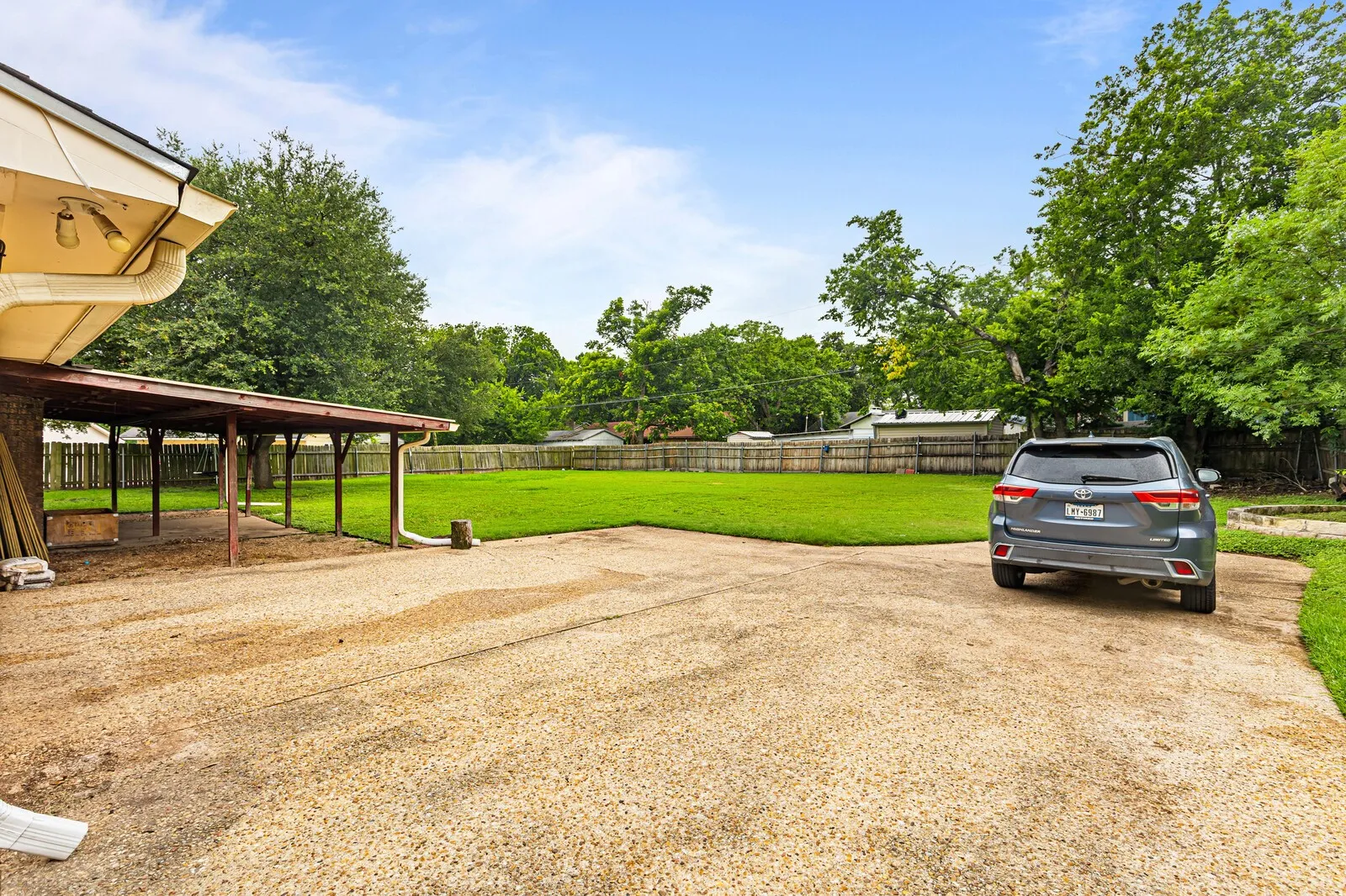 Single Family Residence For Sale in Mc Lennan County , 505 Pinewood Lane, Hewitt, Texas 76643, 3 Bedroom, 2 Bathroom, 2 Garage spaces, 1,740 Sqft, built in 1976, mls#21308442, Real Estate Agent in Hewitt, Homes For Sale in Mc Lennan county, Homes For Sale in Hewitt, Realtor in Hewitt Texas, Real Estate Brokerage Independent Realty Texas, Luminita Cordes Realtor