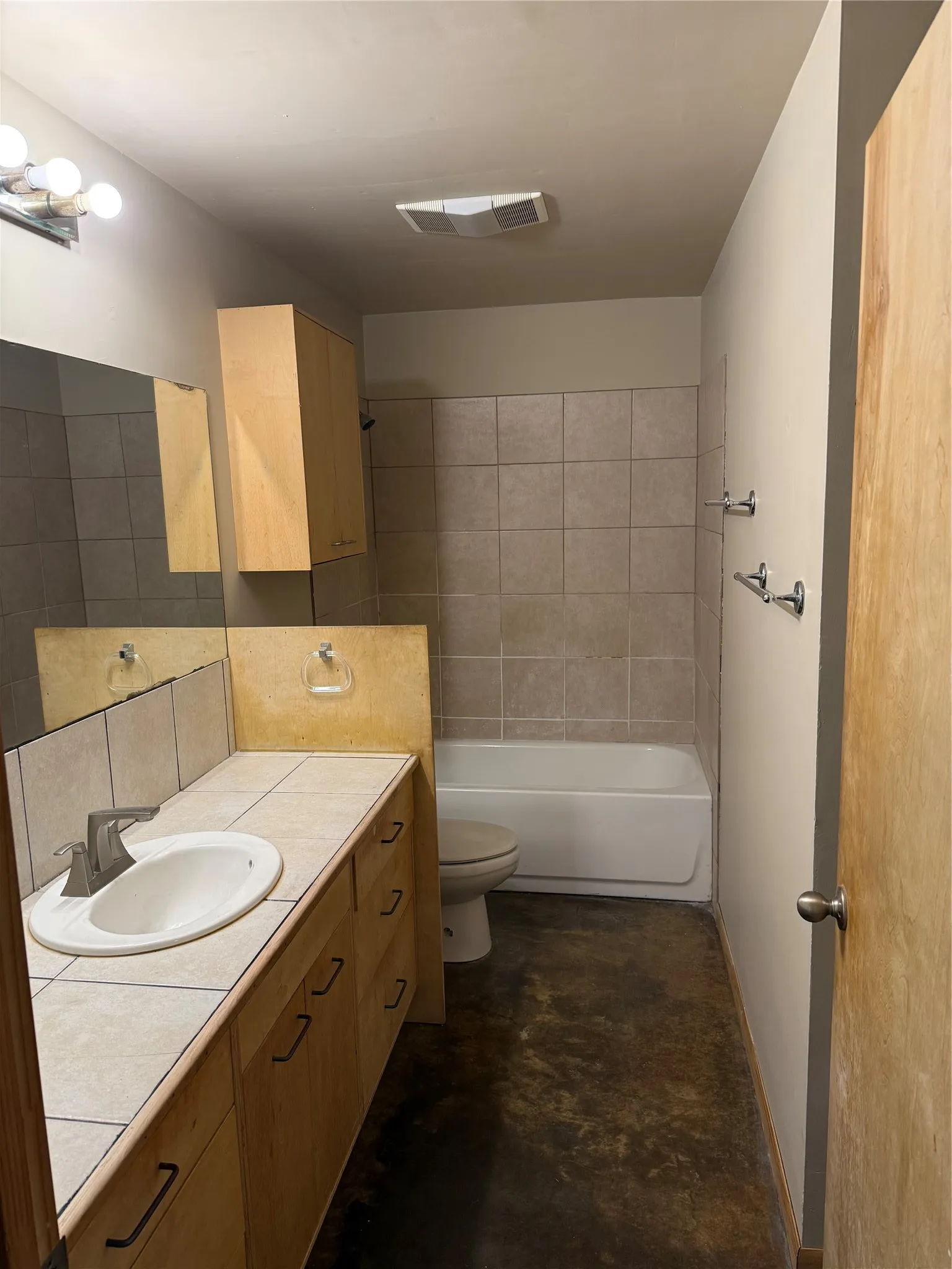 Quadruplex For Rent in Mc Lennan County , 2200 Breezy, Waco, Texas 76712, 2 Bedrooms, 1 Bathroom, Garage spaces, 986 Sqft, built in 2007, Price $1,200, mls#21308467, Real Estate Agent in Waco, Homes For Rent in Mc Lennan county, Homes For Rent in Waco, Realtor in Waco Texas, Real Estate Brokerage Independent Realty Texas, Luminita Cordes Realtor