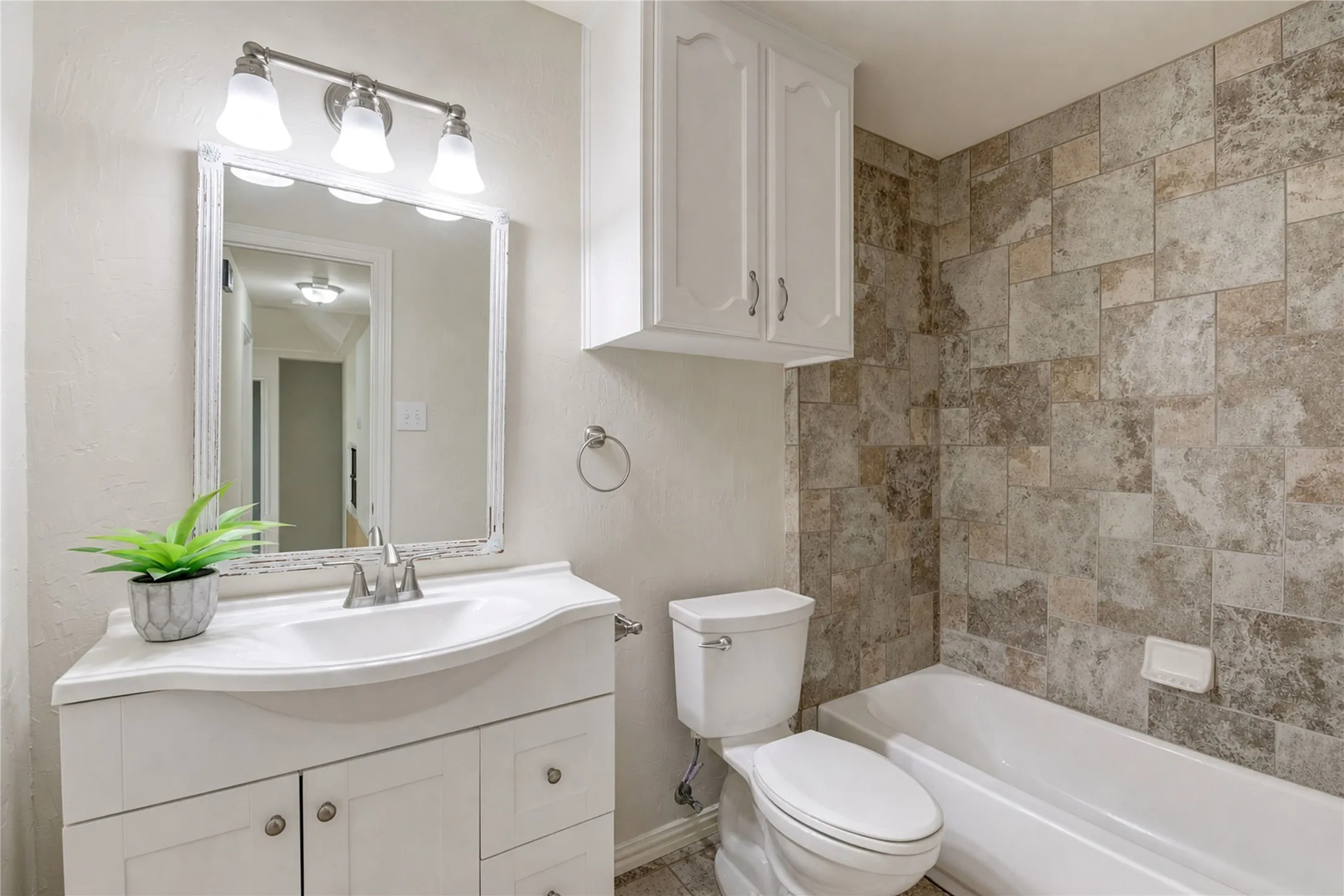 Single Family Residence For Sale in Tarrant County , 948 Tealwood Drive, Keller, Texas 76248, 4 Bedroom, 4 Bathroom, 2 Garage spaces, 2,842 Sqft, built in 1992, mls#21308198, Real Estate Agent in Keller, Homes For Sale in Tarrant county, Homes For Sale in Keller, Realtor in Keller Texas, Real Estate Brokerage Independent Realty Texas, Luminita Cordes Realtor