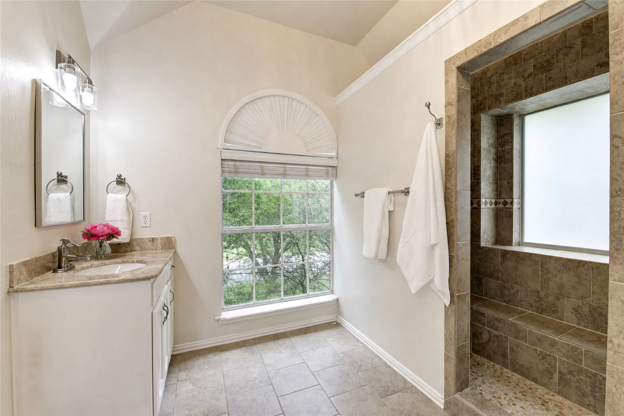 Single Family Residence For Sale in Tarrant County , 948 Tealwood Drive, Keller, Texas 76248, 4 Bedroom, 4 Bathroom, 2 Garage spaces, 2,842 Sqft, built in 1992, mls#21308198, Real Estate Agent in Keller, Homes For Sale in Tarrant county, Homes For Sale in Keller, Realtor in Keller Texas, Real Estate Brokerage Independent Realty Texas, Luminita Cordes Realtor