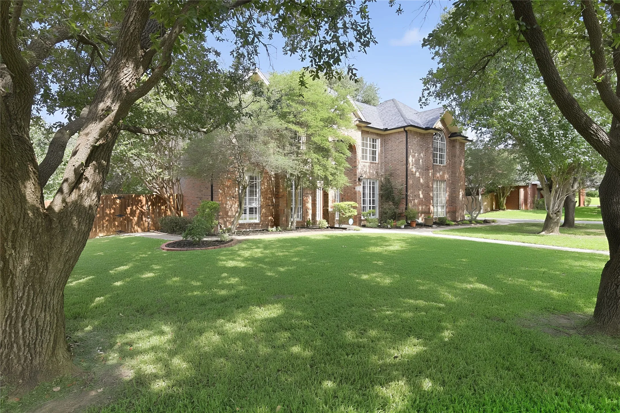 Single Family Residence For Sale in Tarrant County , 948 Tealwood Drive, Keller, Texas 76248, 4 Bedroom, 4 Bathroom, 2 Garage spaces, 2,842 Sqft, built in 1992, mls#21308198, Real Estate Agent in Keller, Homes For Sale in Tarrant county, Homes For Sale in Keller, Realtor in Keller Texas, Real Estate Brokerage Independent Realty Texas, Luminita Cordes Realtor
