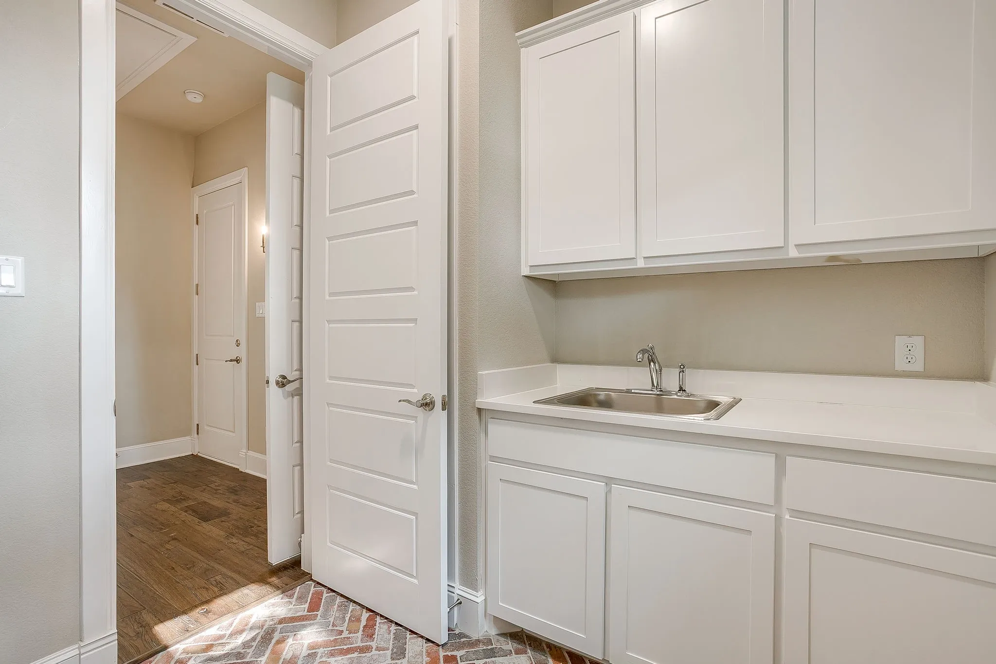 Single Family Residence For Sale in Tarrant County , 7755 Barber Ranch Road, Fort Worth, Texas 76126, 4 Bedrooms, 4 Bathrooms, 3 Garage spaces, 4,200 Sqft, built in 2023, Price $1,315,000, mls#21308510, Real Estate Agent in Fort Worth, Homes For Sale in Tarrant county, Homes For Sale in Fort Worth, Realtor in Fort Worth Texas, Real Estate Brokerage Independent Realty Texas, Luminita Cordes Realtor
