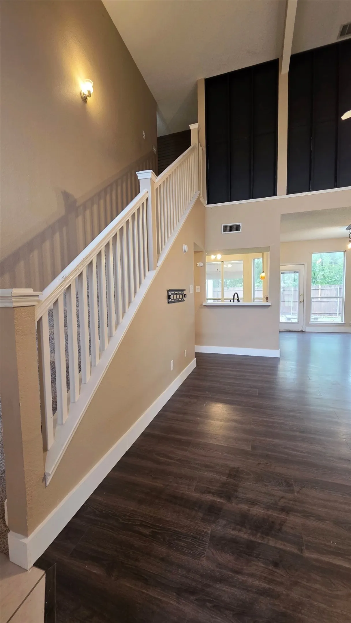 Single Family Residence For Rent in Hunt County , 108 Indian Oaks Trail, West Tawakoni, Texas 75474, 4 Bedroom, 2 Bathroom, Garage spaces, 2,332 Sqft, built in 2002, mls#21308501, Real Estate Agent in West Tawakoni, Homes For Rent in Hunt county, Homes For Rent in West Tawakoni, Realtor in West Tawakoni Texas, Real Estate Brokerage Independent Realty Texas, Luminita Cordes Realtor