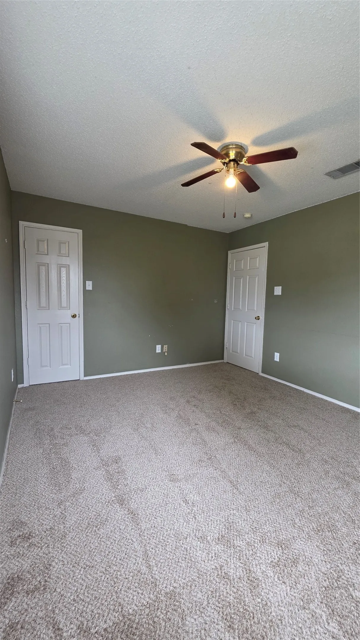 Single Family Residence For Rent in Hunt County , 108 Indian Oaks Trail, West Tawakoni, Texas 75474, 4 Bedroom, 2 Bathroom, Garage spaces, 2,332 Sqft, built in 2002, mls#21308501, Real Estate Agent in West Tawakoni, Homes For Rent in Hunt county, Homes For Rent in West Tawakoni, Realtor in West Tawakoni Texas, Real Estate Brokerage Independent Realty Texas, Luminita Cordes Realtor