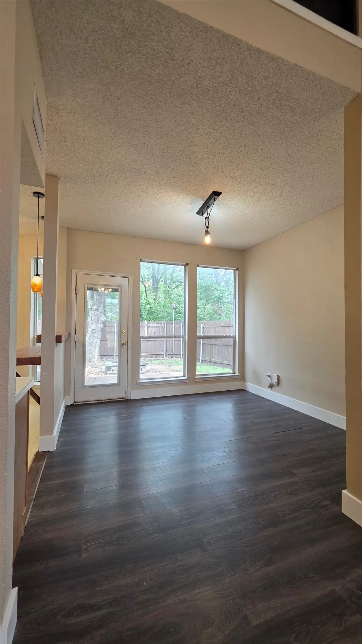 Single Family Residence For Rent in Hunt County , 108 Indian Oaks Trail, West Tawakoni, Texas 75474, 4 Bedroom, 2 Bathroom, Garage spaces, 2,332 Sqft, built in 2002, mls#21308501, Real Estate Agent in West Tawakoni, Homes For Rent in Hunt county, Homes For Rent in West Tawakoni, Realtor in West Tawakoni Texas, Real Estate Brokerage Independent Realty Texas, Luminita Cordes Realtor