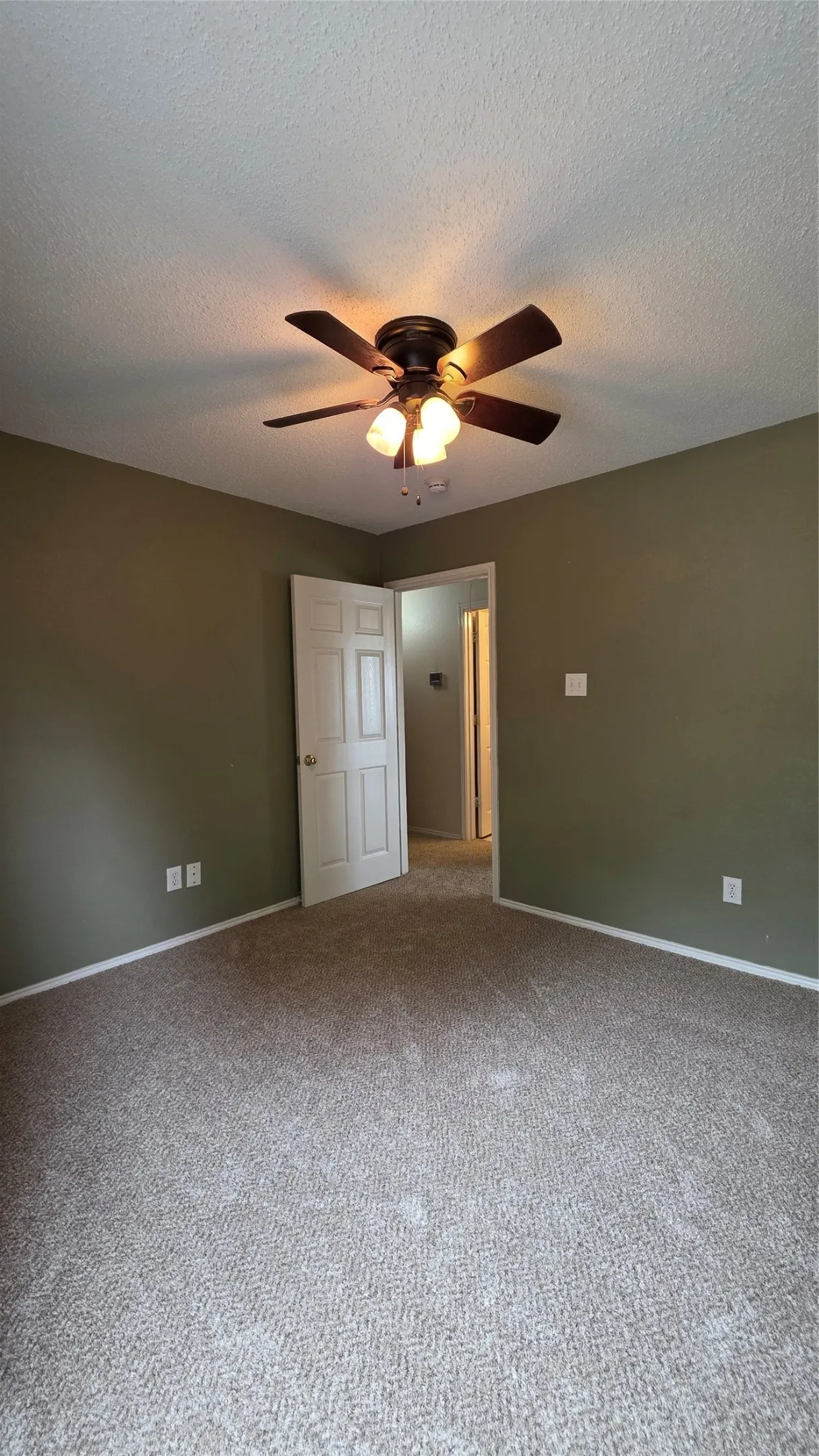 Single Family Residence For Rent in Hunt County , 108 Indian Oaks Trail, West Tawakoni, Texas 75474, 4 Bedroom, 2 Bathroom, Garage spaces, 2,332 Sqft, built in 2002, mls#21308501, Real Estate Agent in West Tawakoni, Homes For Rent in Hunt county, Homes For Rent in West Tawakoni, Realtor in West Tawakoni Texas, Real Estate Brokerage Independent Realty Texas, Luminita Cordes Realtor
