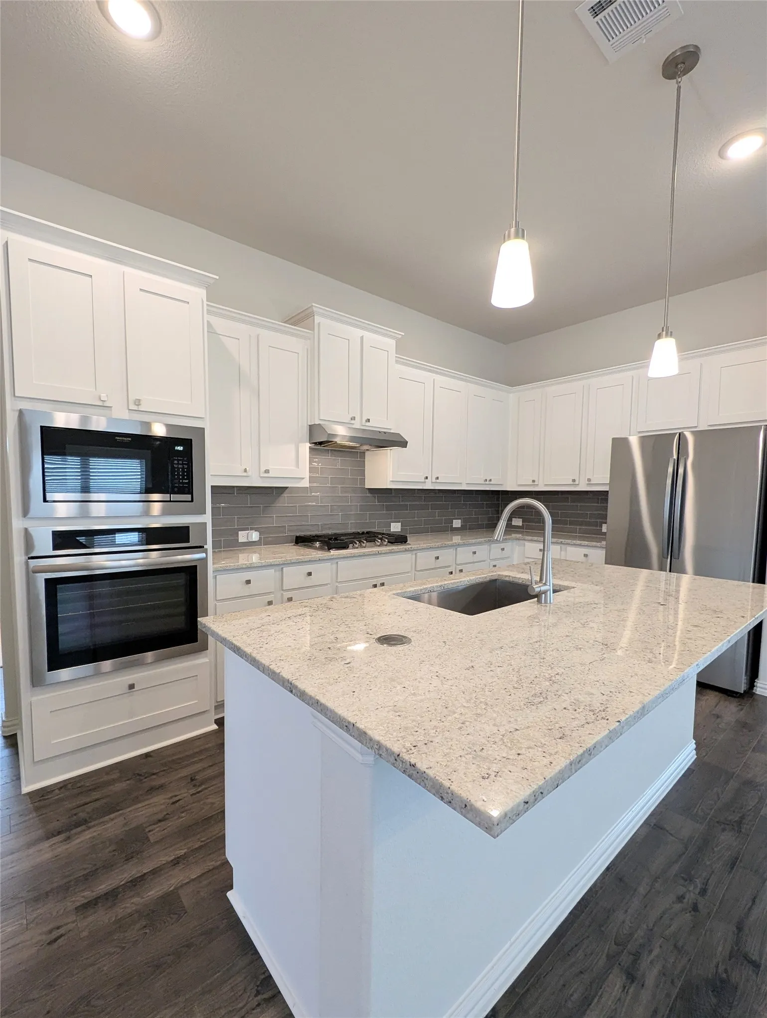 Single Family Residence For Sale in Ellis County , 3934 Timberview Street, Midlothian, Texas 76065, 5 Bedroom, 3 Bathroom, 2 Garage spaces, 2,151 Sqft, built in 2024, mls#21308350, Real Estate Agent in Midlothian, Homes For Sale in Ellis county, Homes For Sale in Midlothian, Realtor in Midlothian Texas, Real Estate Brokerage Independent Realty Texas, Luminita Cordes Realtor