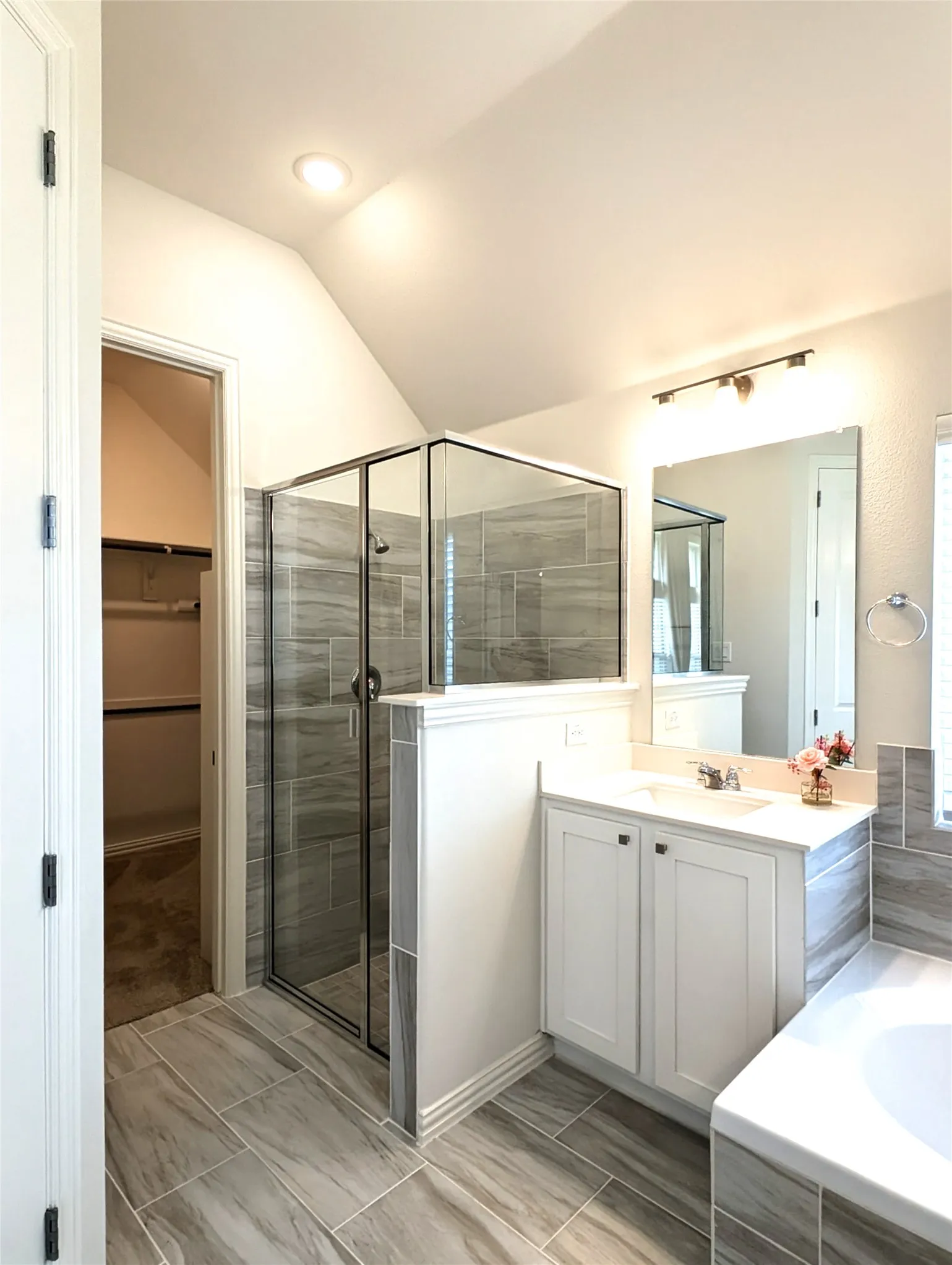 Single Family Residence For Sale in Ellis County , 3934 Timberview Street, Midlothian, Texas 76065, 5 Bedroom, 3 Bathroom, 2 Garage spaces, 2,151 Sqft, built in 2024, mls#21308350, Real Estate Agent in Midlothian, Homes For Sale in Ellis county, Homes For Sale in Midlothian, Realtor in Midlothian Texas, Real Estate Brokerage Independent Realty Texas, Luminita Cordes Realtor